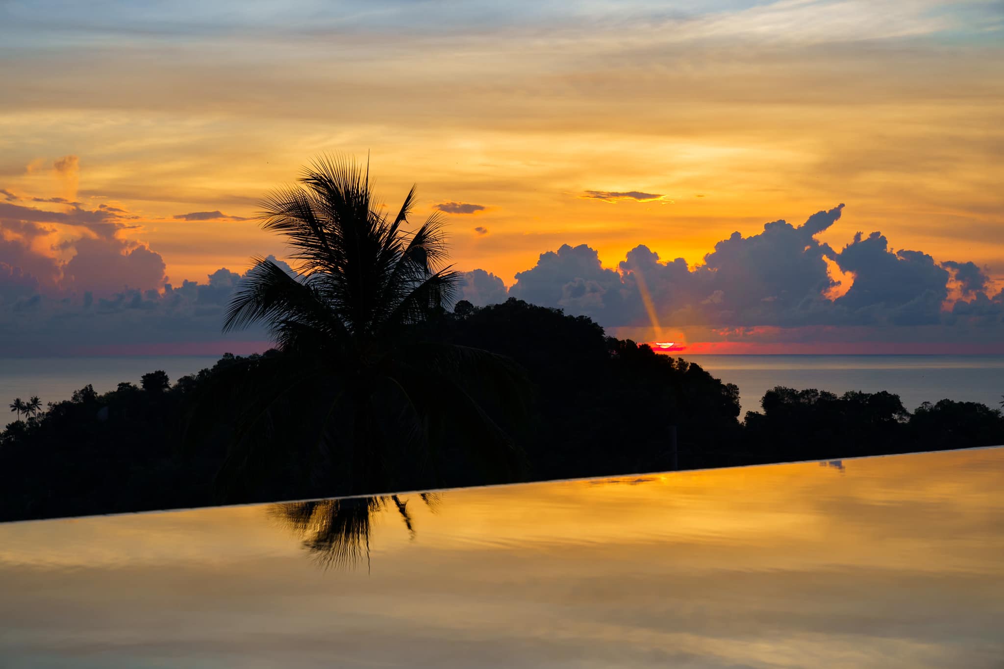 Modern 4-Bedroom Seaview Pool Villa with Infinity Pool in Chaweng Noi