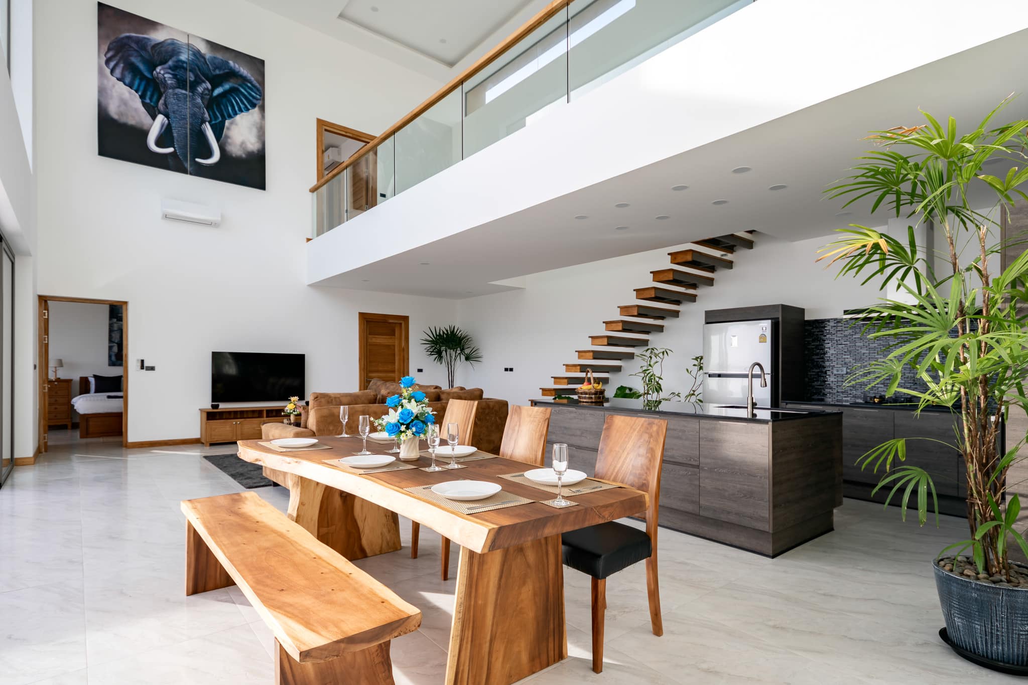 Modern 4-Bedroom Seaview Pool Villa with Infinity Pool in Chaweng Noi