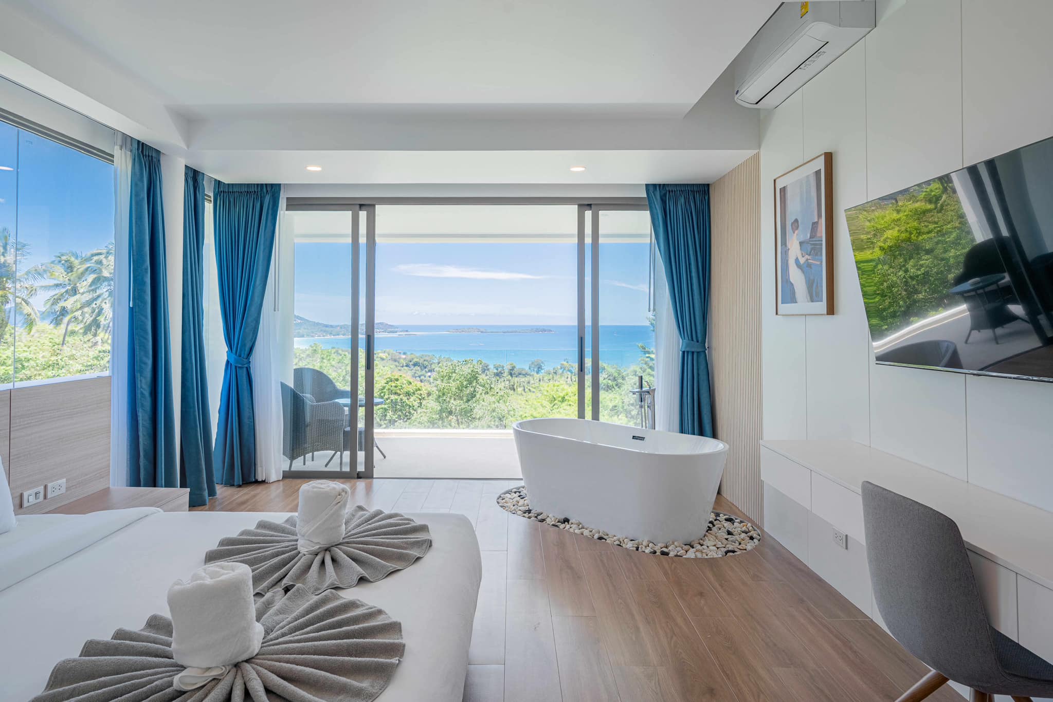 Brand-New 3-Bedroom Seaview Duplex Pool Villa in Chaweng Noi