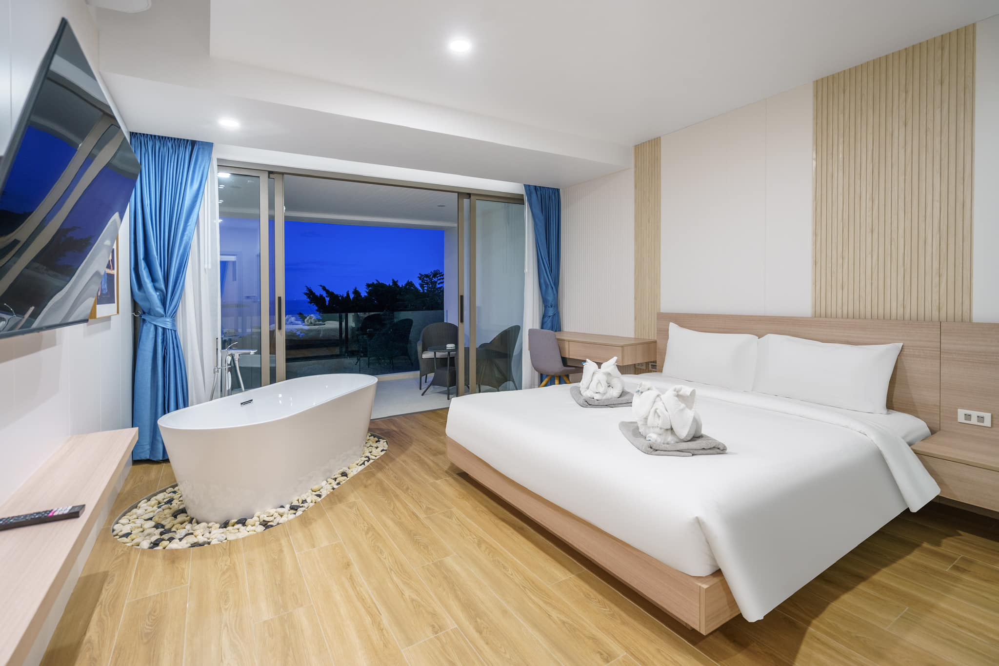 Brand-New 3-Bedroom Seaview Duplex Pool Villa in Chaweng Noi