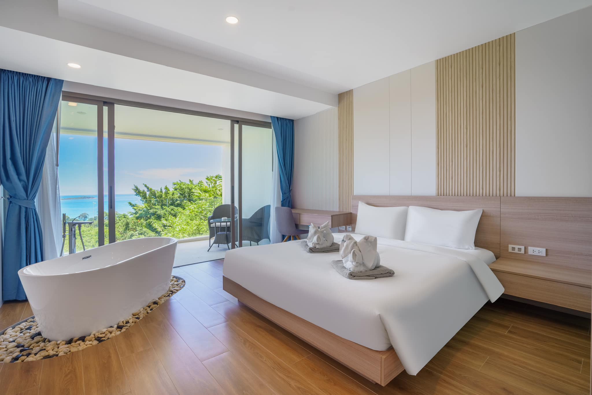 Brand-New 3-Bedroom Seaview Duplex Pool Villa in Chaweng Noi