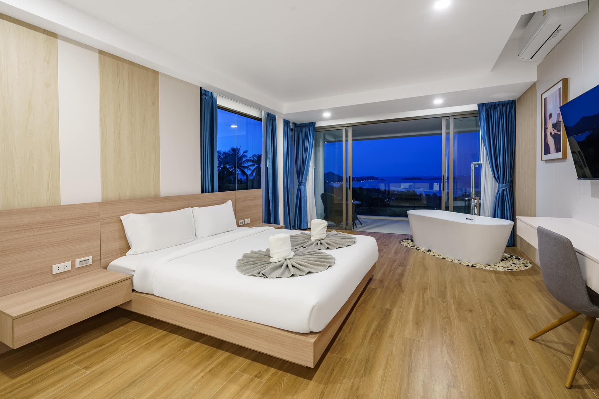 Brand-New 3-Bedroom Seaview Duplex Pool Villa in Chaweng Noi