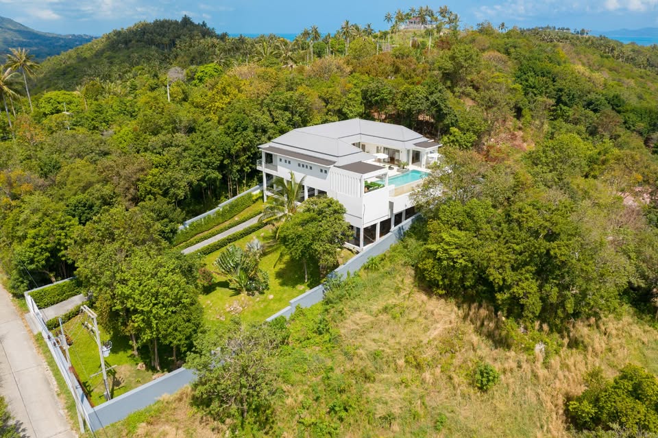 Stunning 4-Bedroom Panoramic Sea View Villa with Independent Studio in Bophut Hills