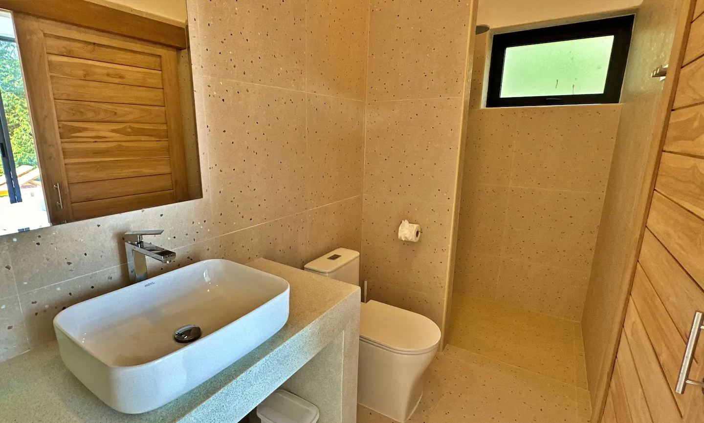 Spacious 5-Bedroom Sea View Villa in Maret