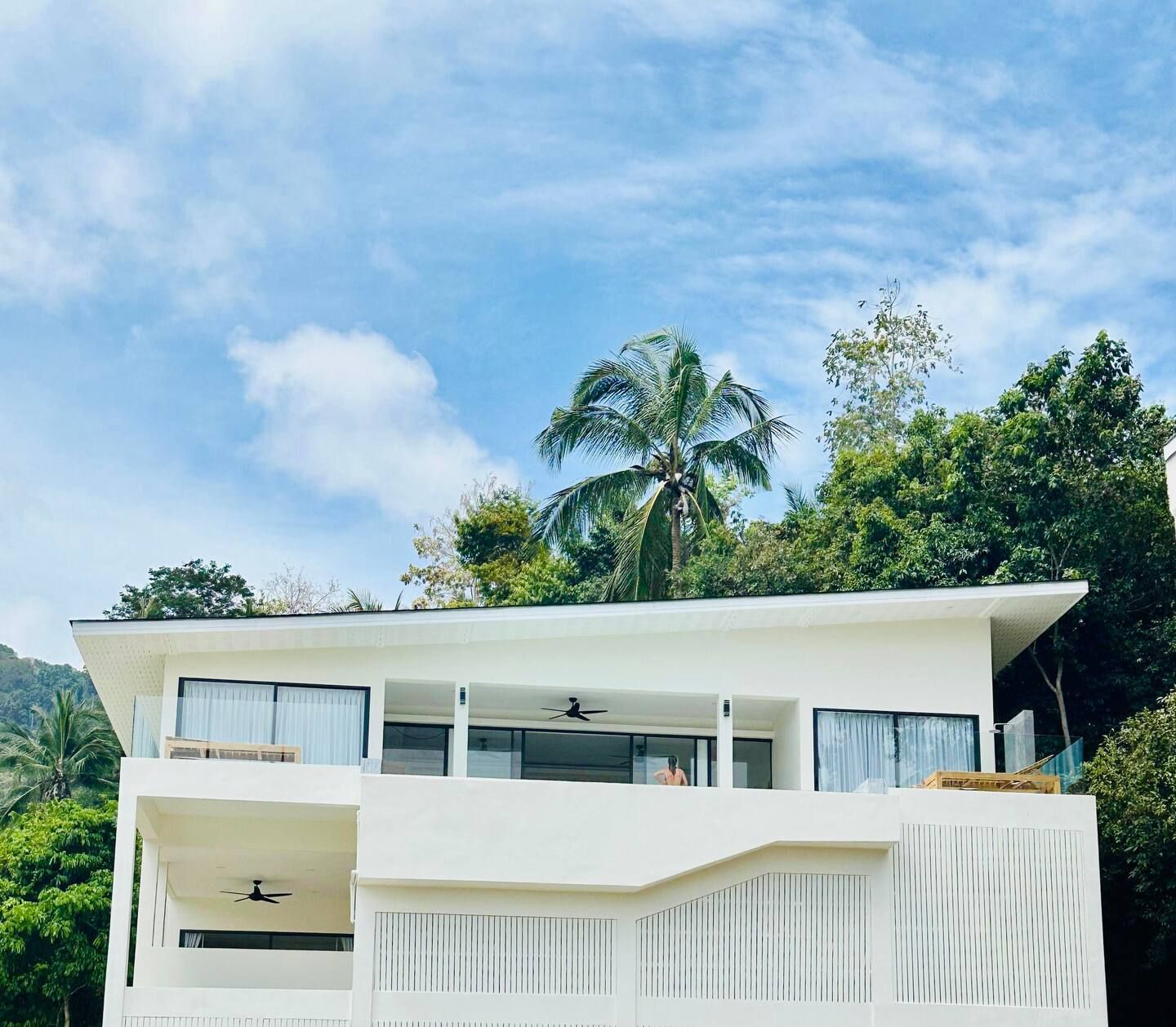 Spacious 5-Bedroom Sea View Villa in Maret