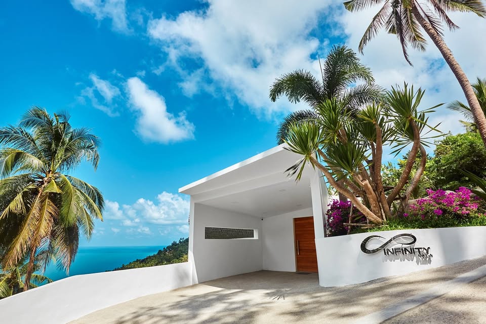 3-Bedroom Seaview Infinity Pool Villa in Chaweng Noi