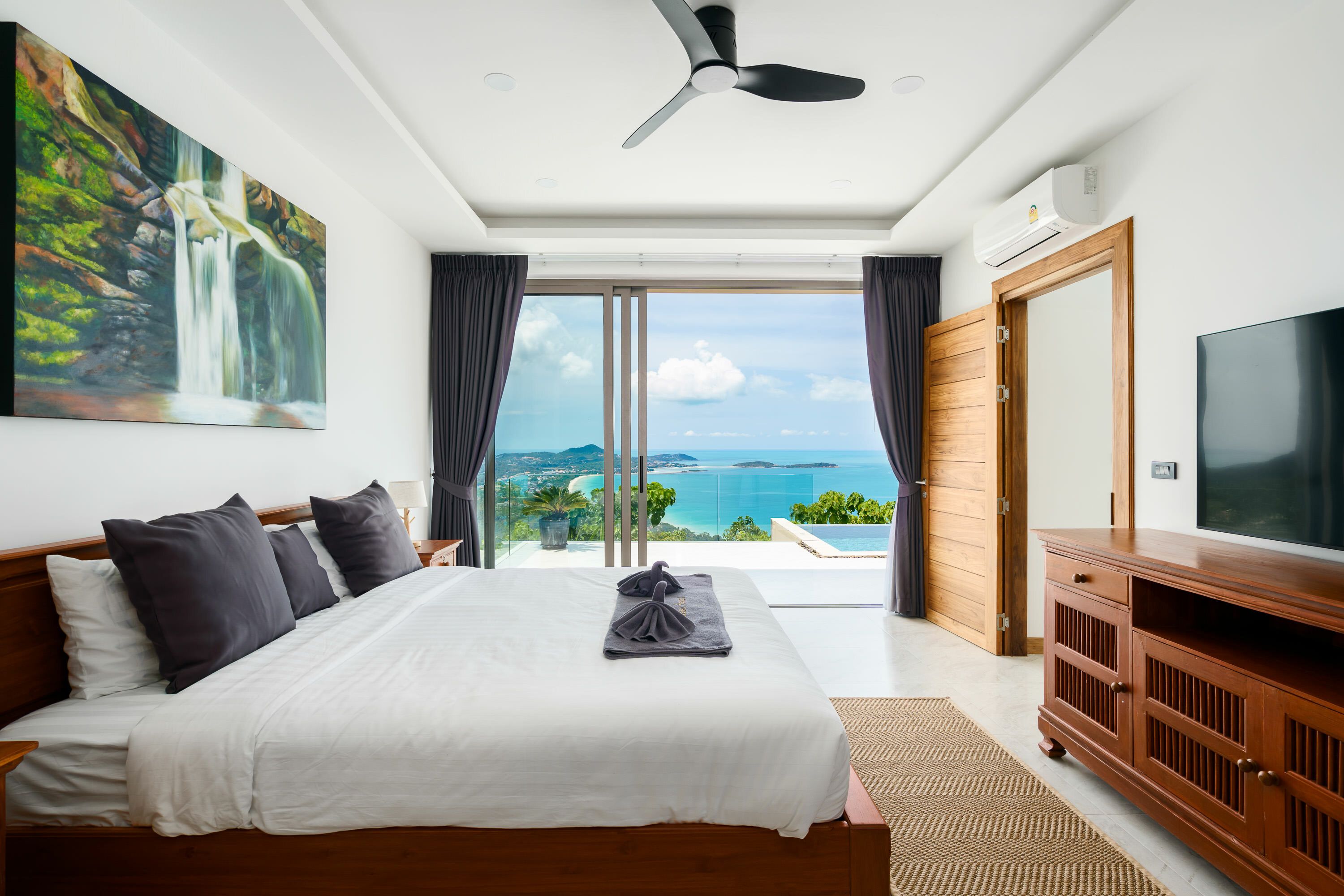 Contemporary 4-Bedroom Sea & Mountain View Villa in Bo Phut