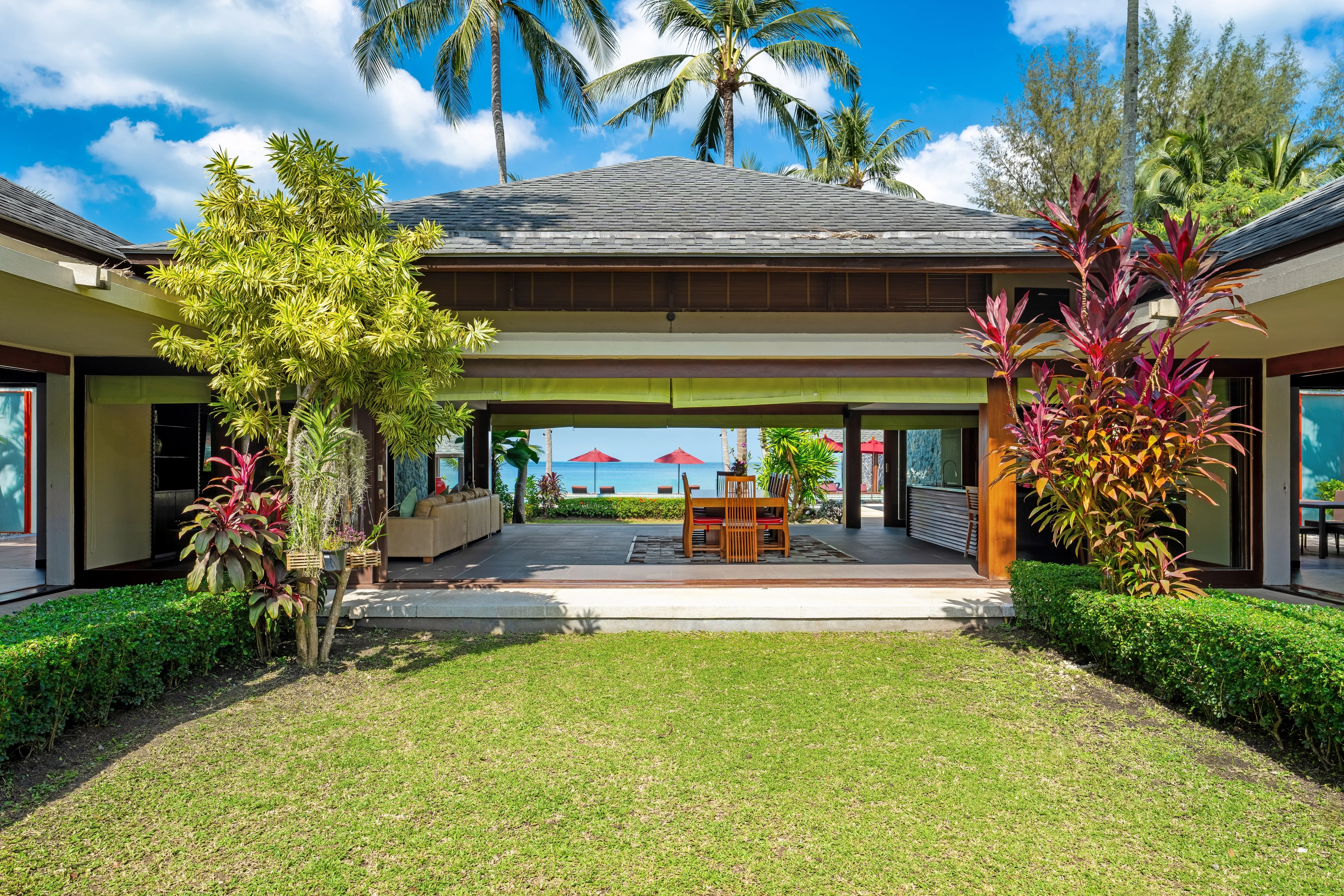 Oceanfront 5-Bedroom Luxury Villa on Lipa Noi Beach