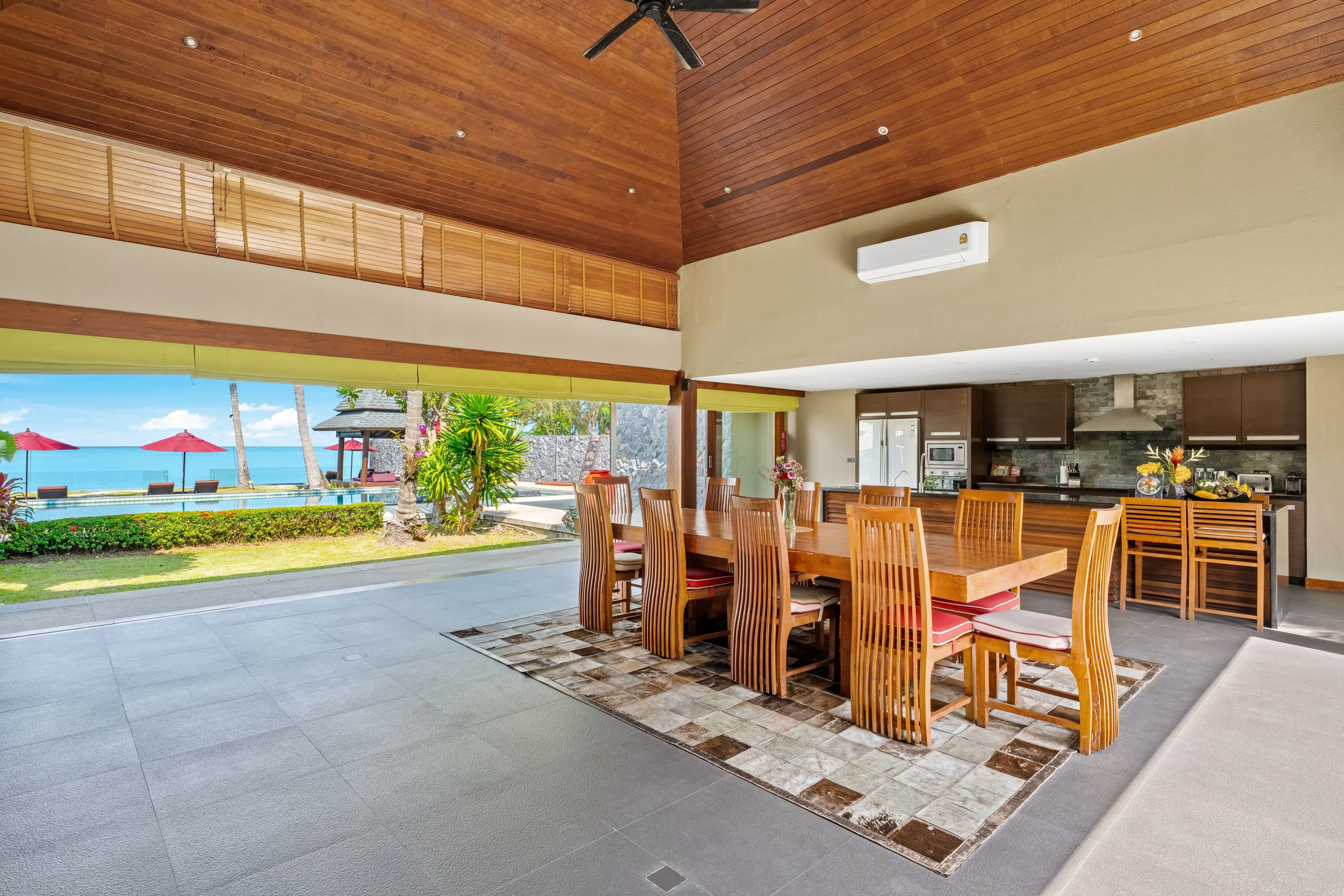 Oceanfront 5-Bedroom Luxury Villa on Lipa Noi Beach