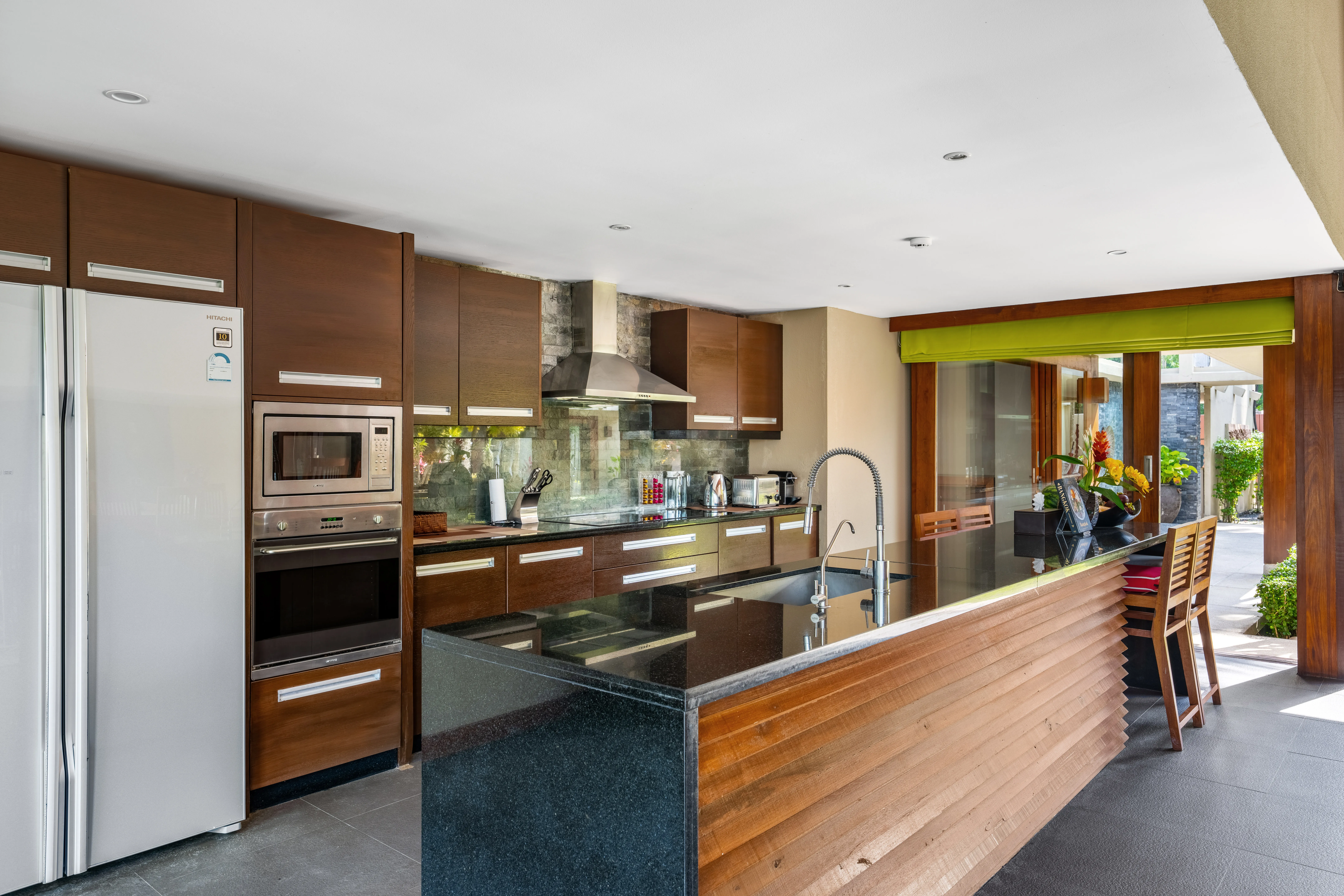 Oceanfront 5-Bedroom Luxury Villa on Lipa Noi Beach