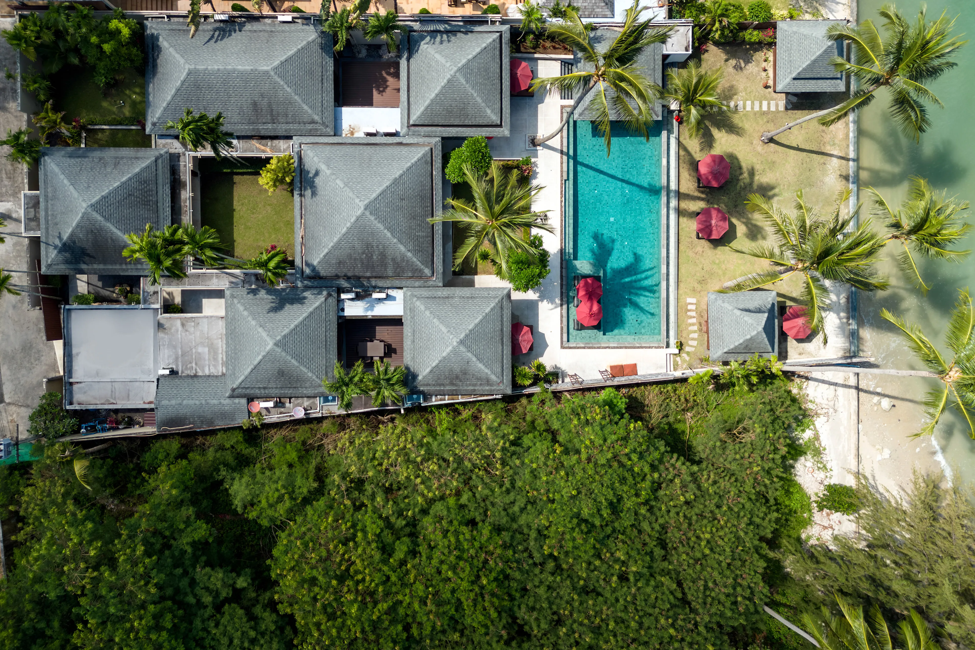 Oceanfront 5-Bedroom Luxury Villa on Lipa Noi Beach