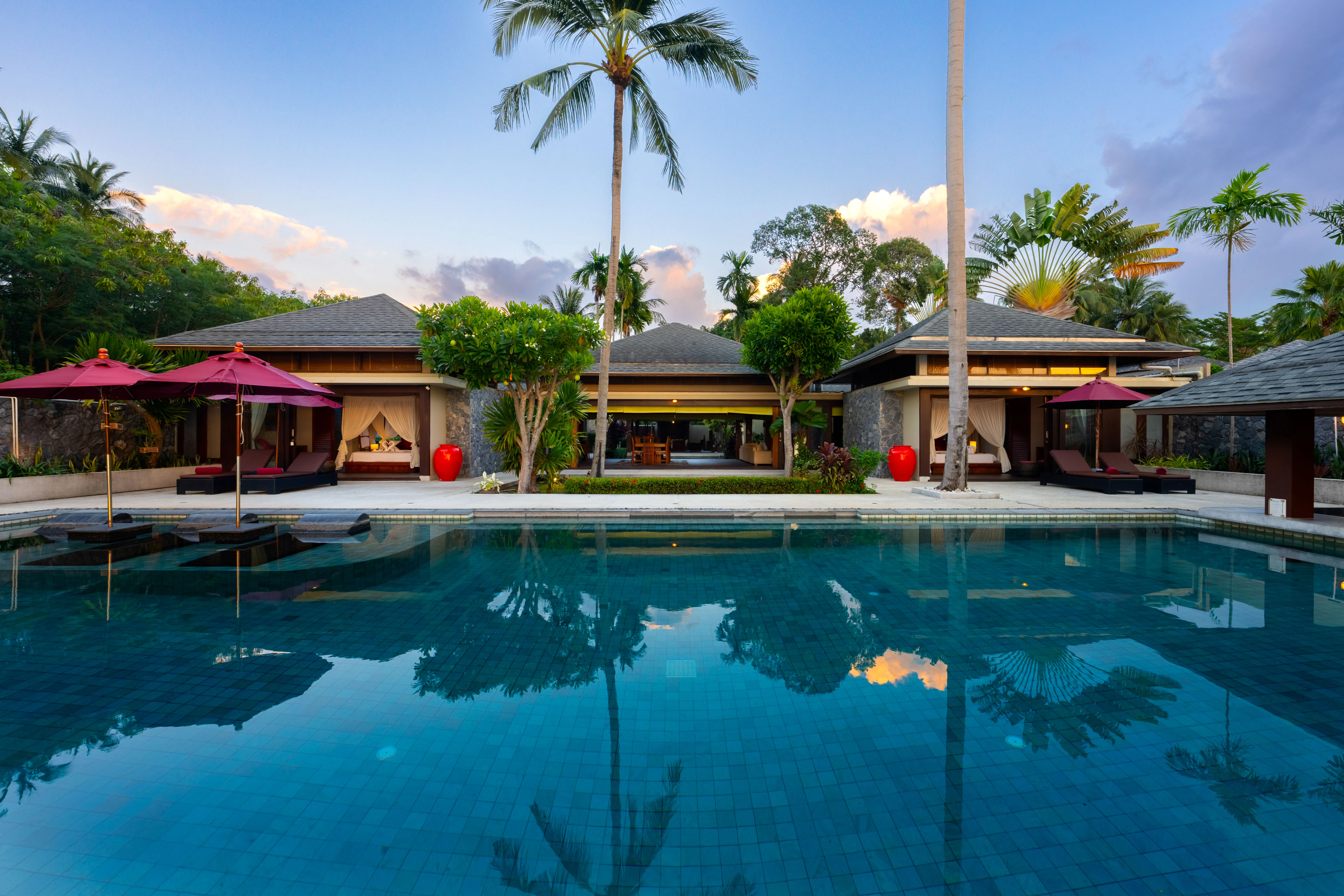 Oceanfront 5-Bedroom Luxury Villa on Lipa Noi Beach
