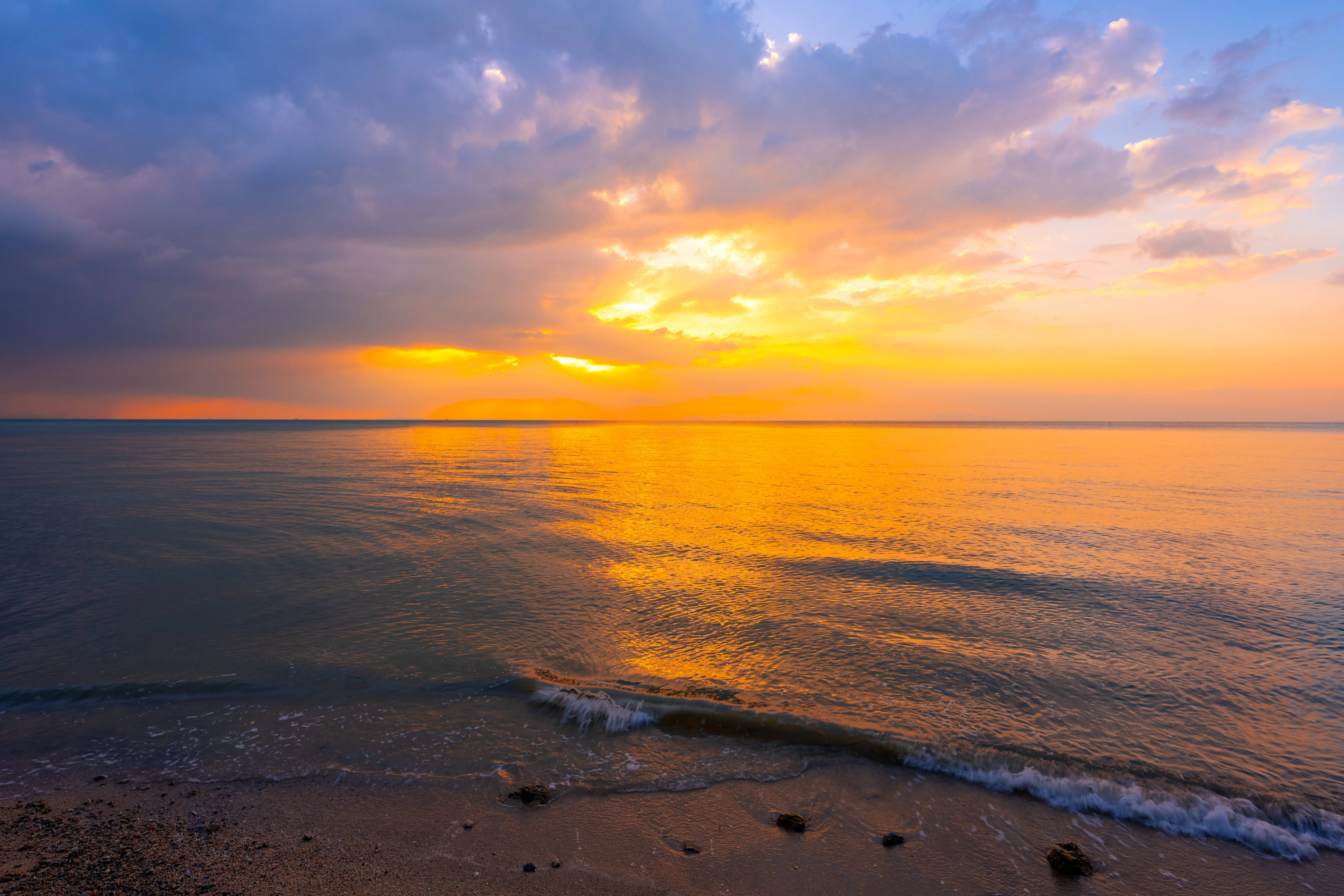 Oceanfront 5-Bedroom Luxury Villa on Lipa Noi Beach