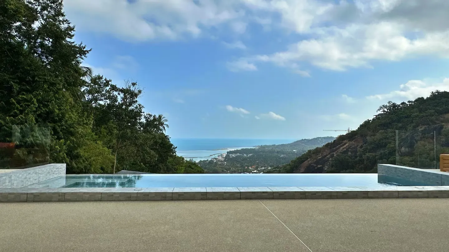 Spacious 5-Bedroom Sea View Villa in Maret