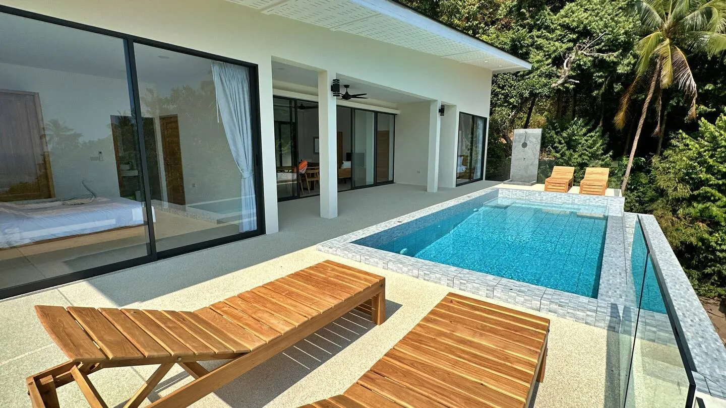 Spacious 5-Bedroom Sea View Villa in Maret