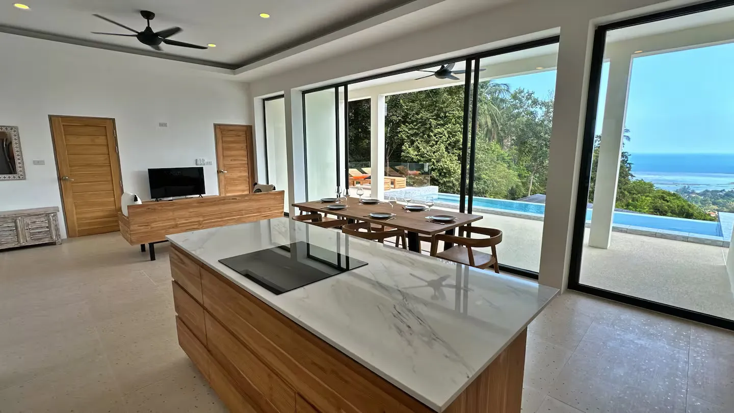 Spacious 5-Bedroom Sea View Villa in Maret