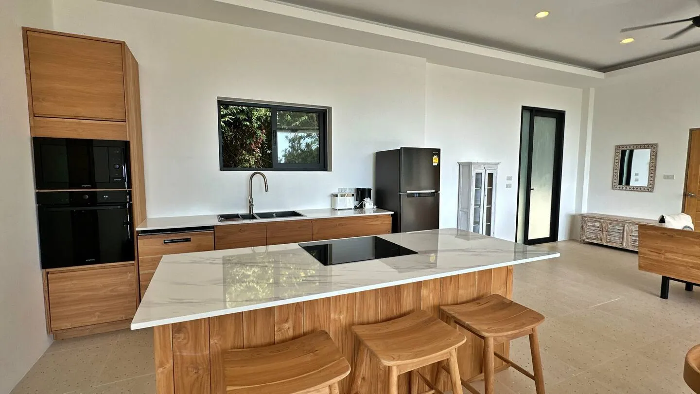 Spacious 5-Bedroom Sea View Villa in Maret