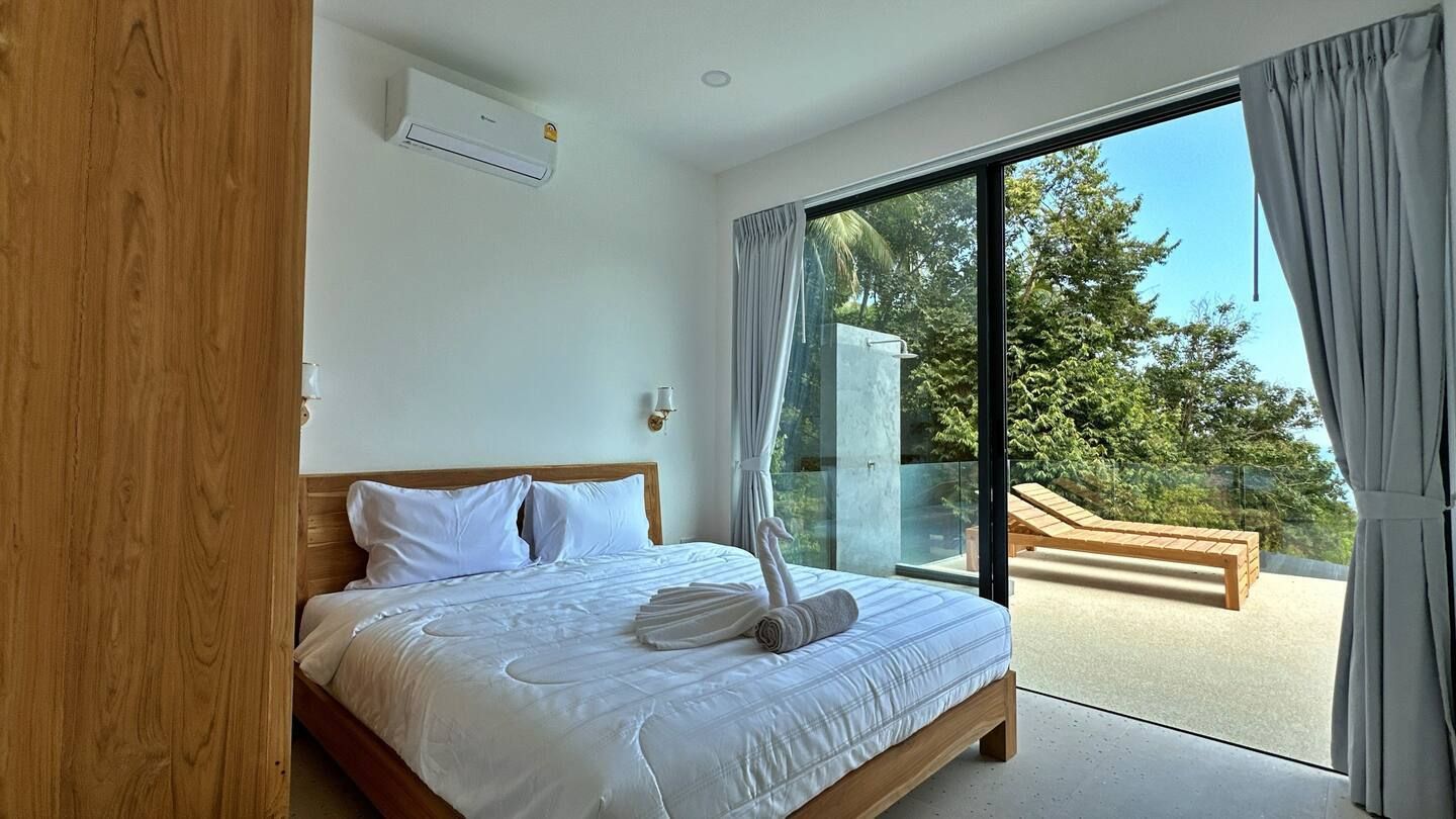 Spacious 5-Bedroom Sea View Villa in Maret