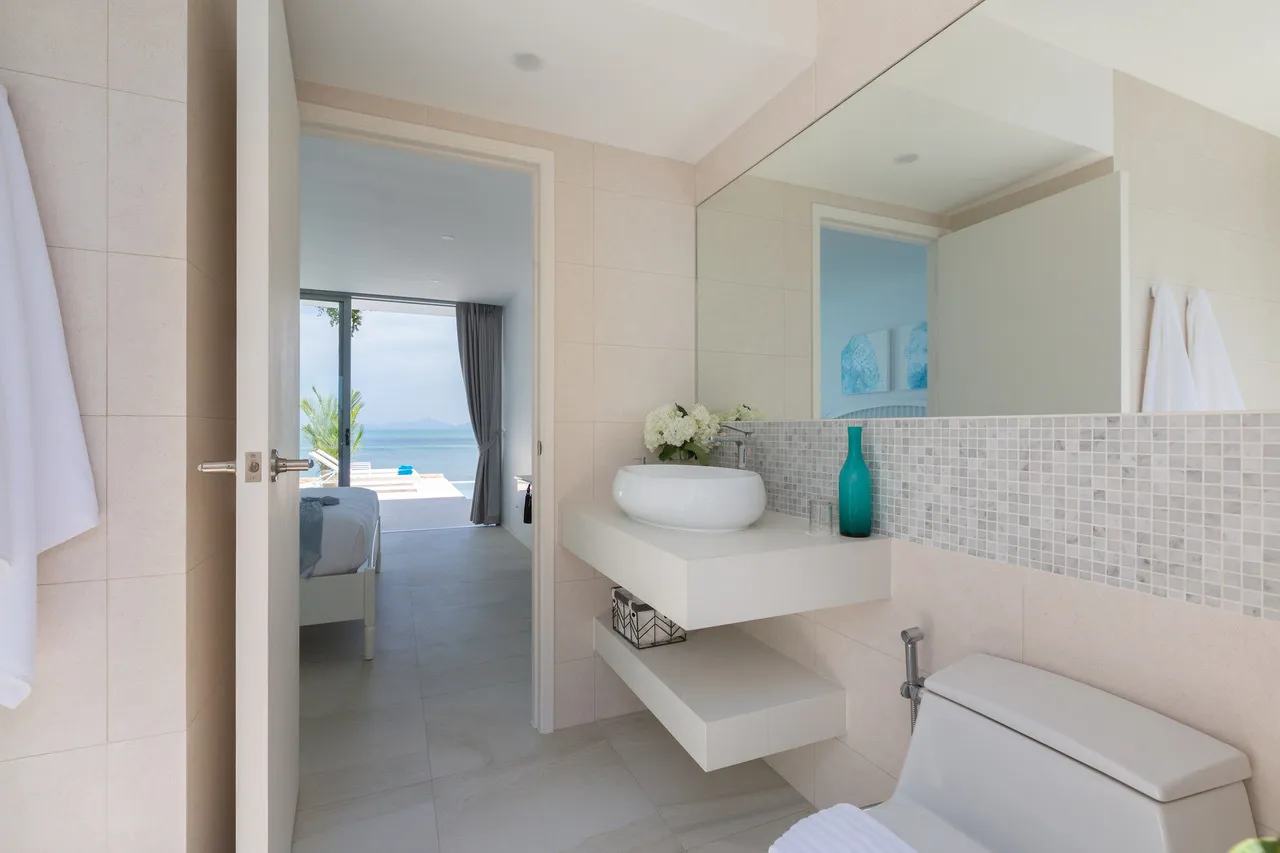 Modern 4-Bedroom Beachfront Villa with Infinity Pool in Bo Phut