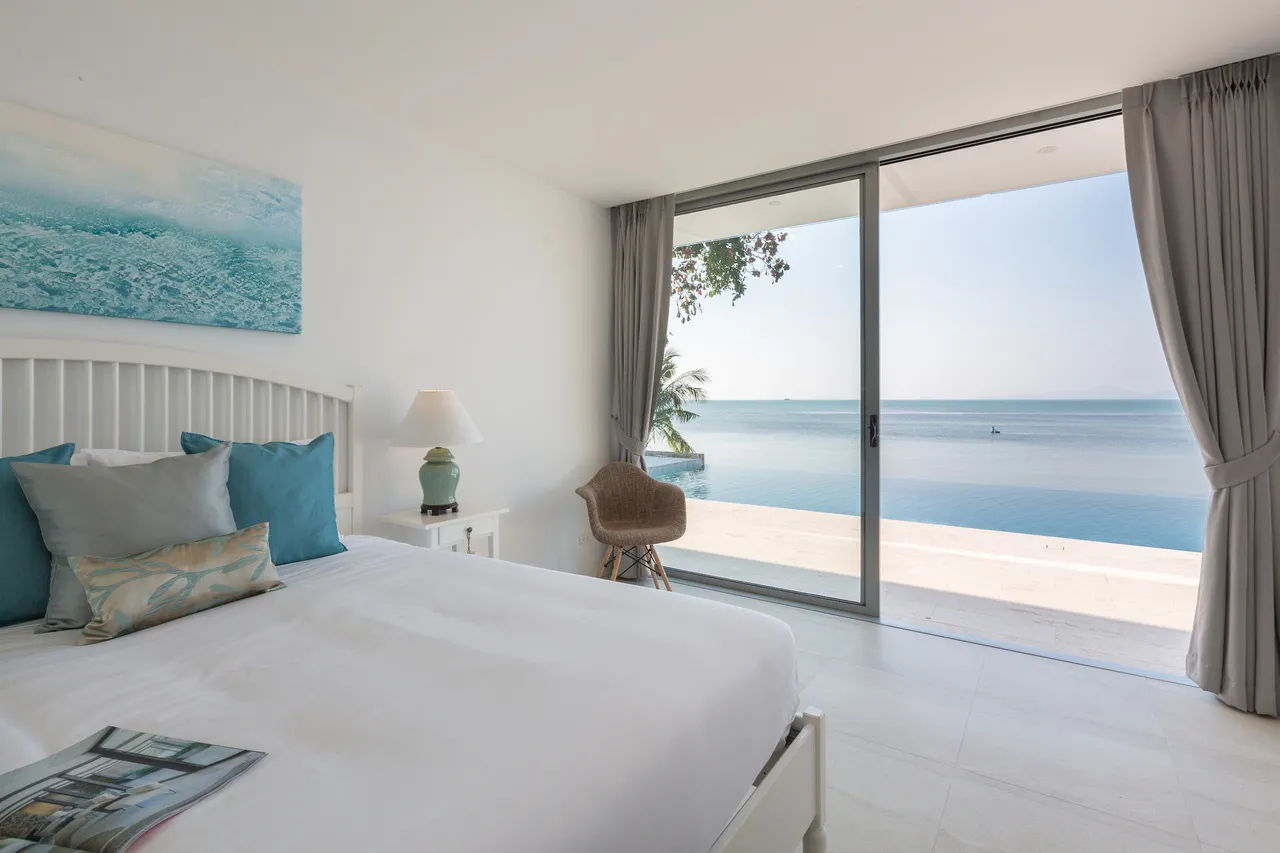 Modern 4-Bedroom Beachfront Villa with Infinity Pool in Bo Phut