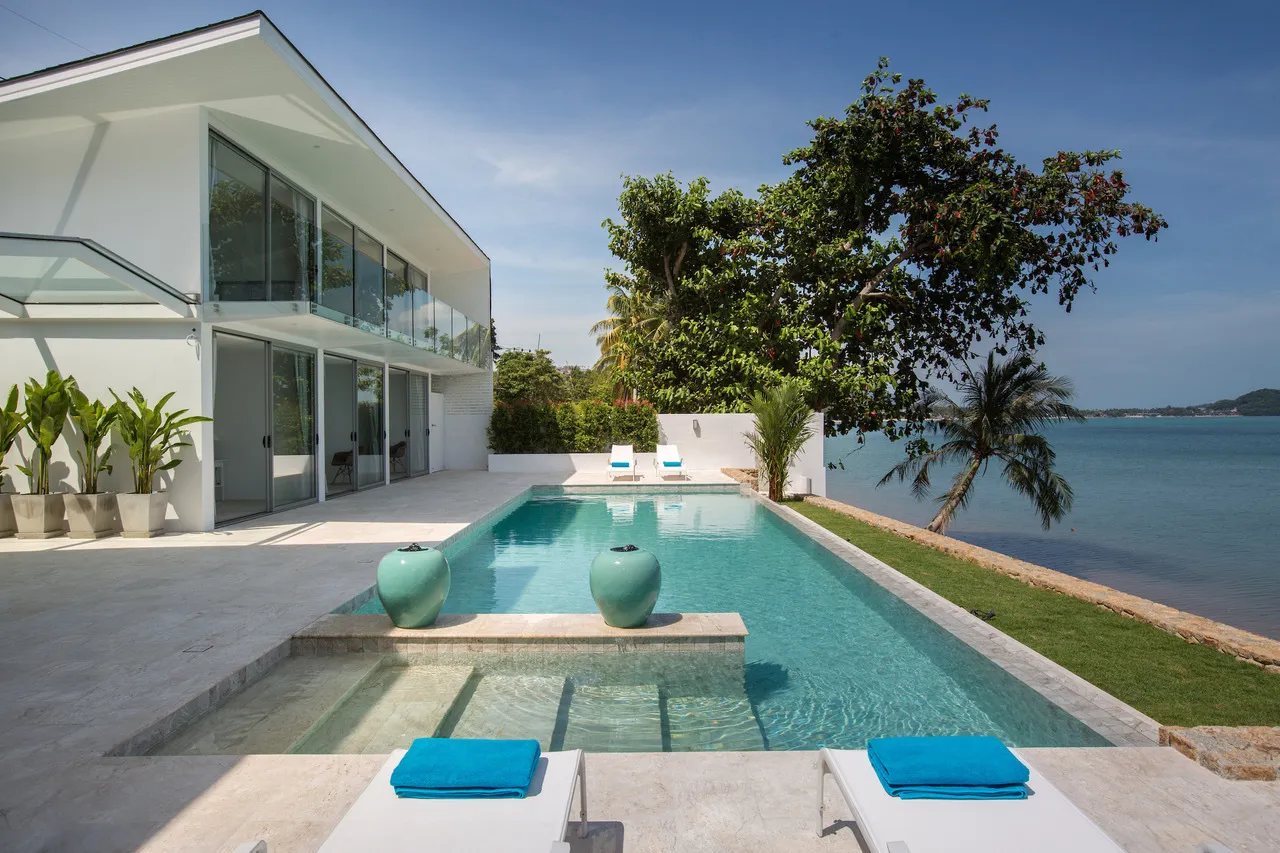 Modern 4-Bedroom Beachfront Villa with Infinity Pool in Bo Phut