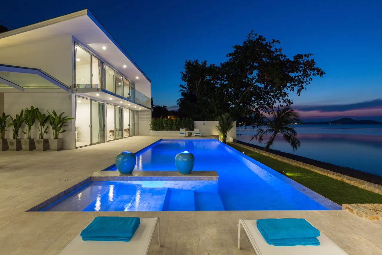 Modern 4-Bedroom Beachfront Villa with Infinity Pool in Bo Phut
