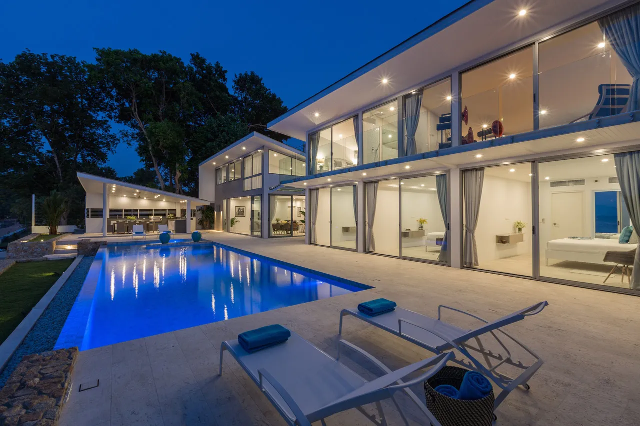 Modern 4-Bedroom Beachfront Villa with Infinity Pool in Bo Phut