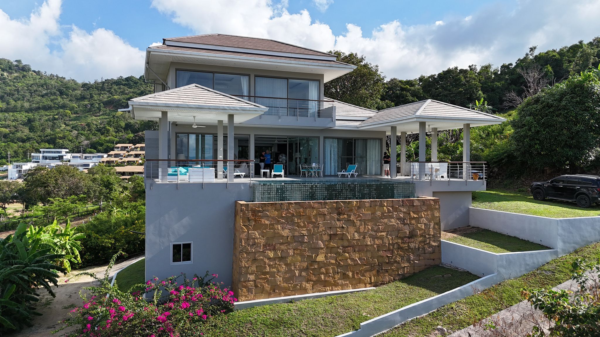 Panoramic 3-Bedroom Villa with Unfinished Apartment in Bophut Hills