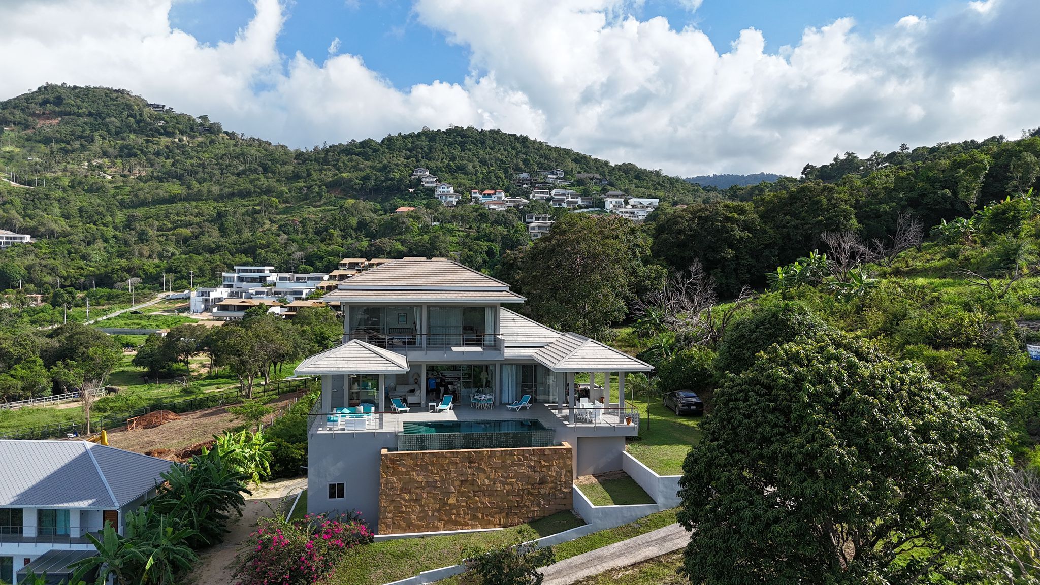 Panoramic 3-Bedroom Villa with Unfinished Apartment in Bophut Hills