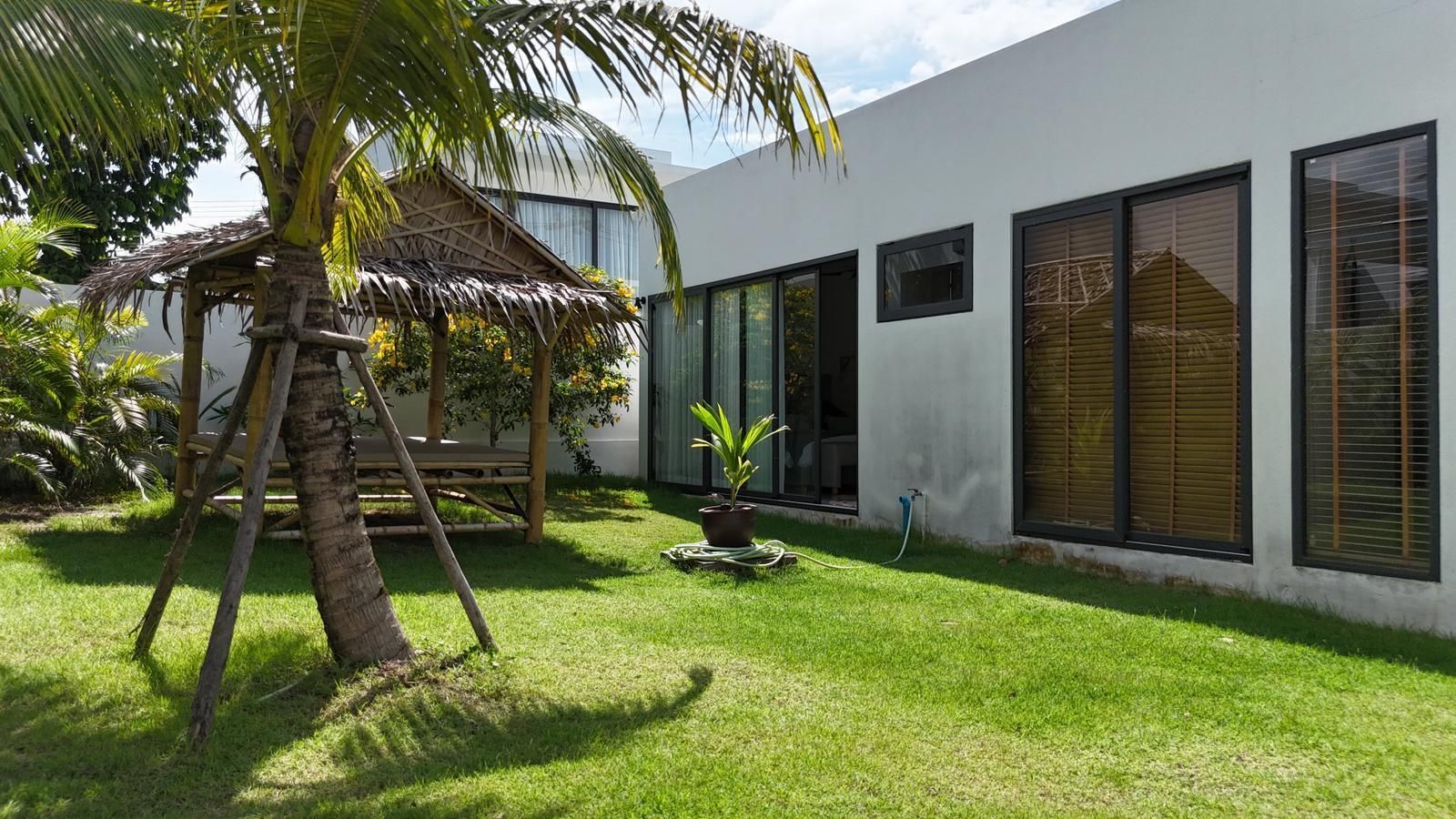 Cozy 3-Bedroom Pool Villa in Bangrak – Modern Boutique Living