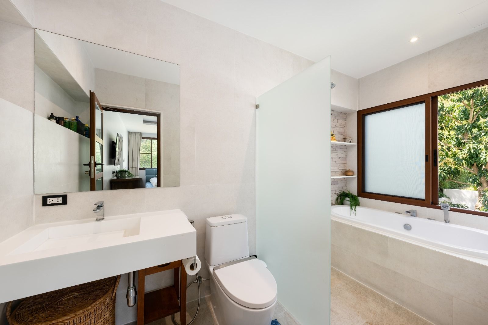 Luxury 4-Bedroom Jungle & Sea View Villa with Studio in Chaweng Hill