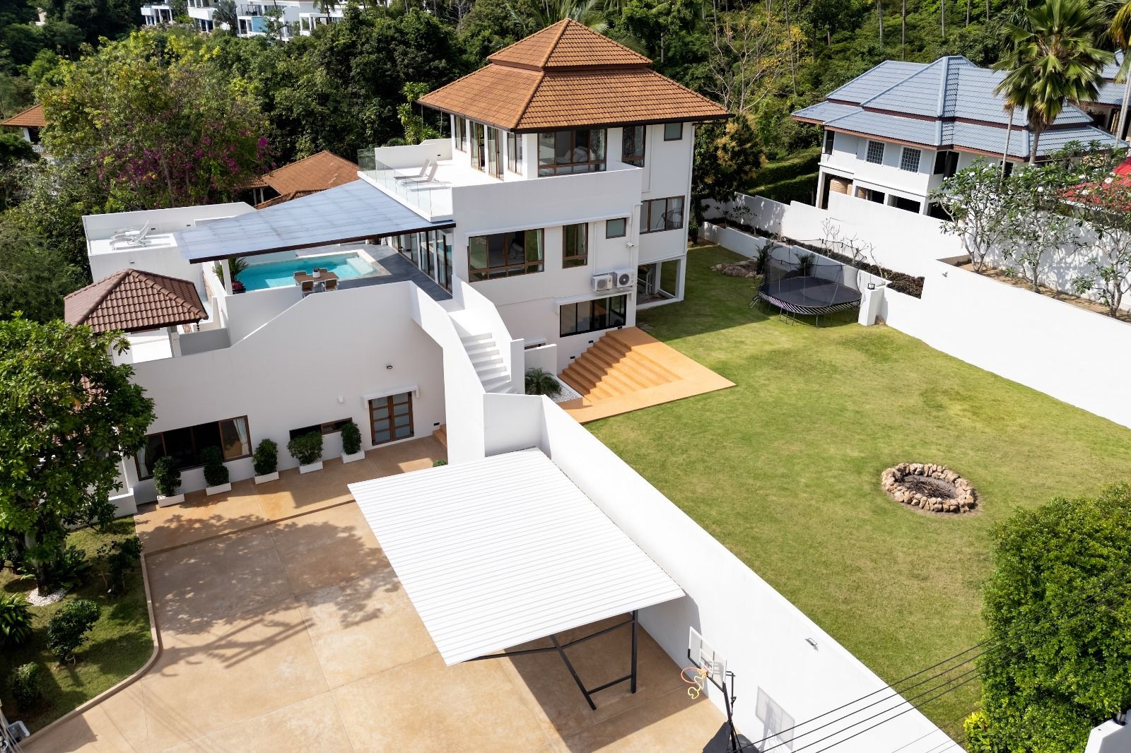 Luxury 4-Bedroom Jungle & Sea View Villa with Studio in Chaweng Hill