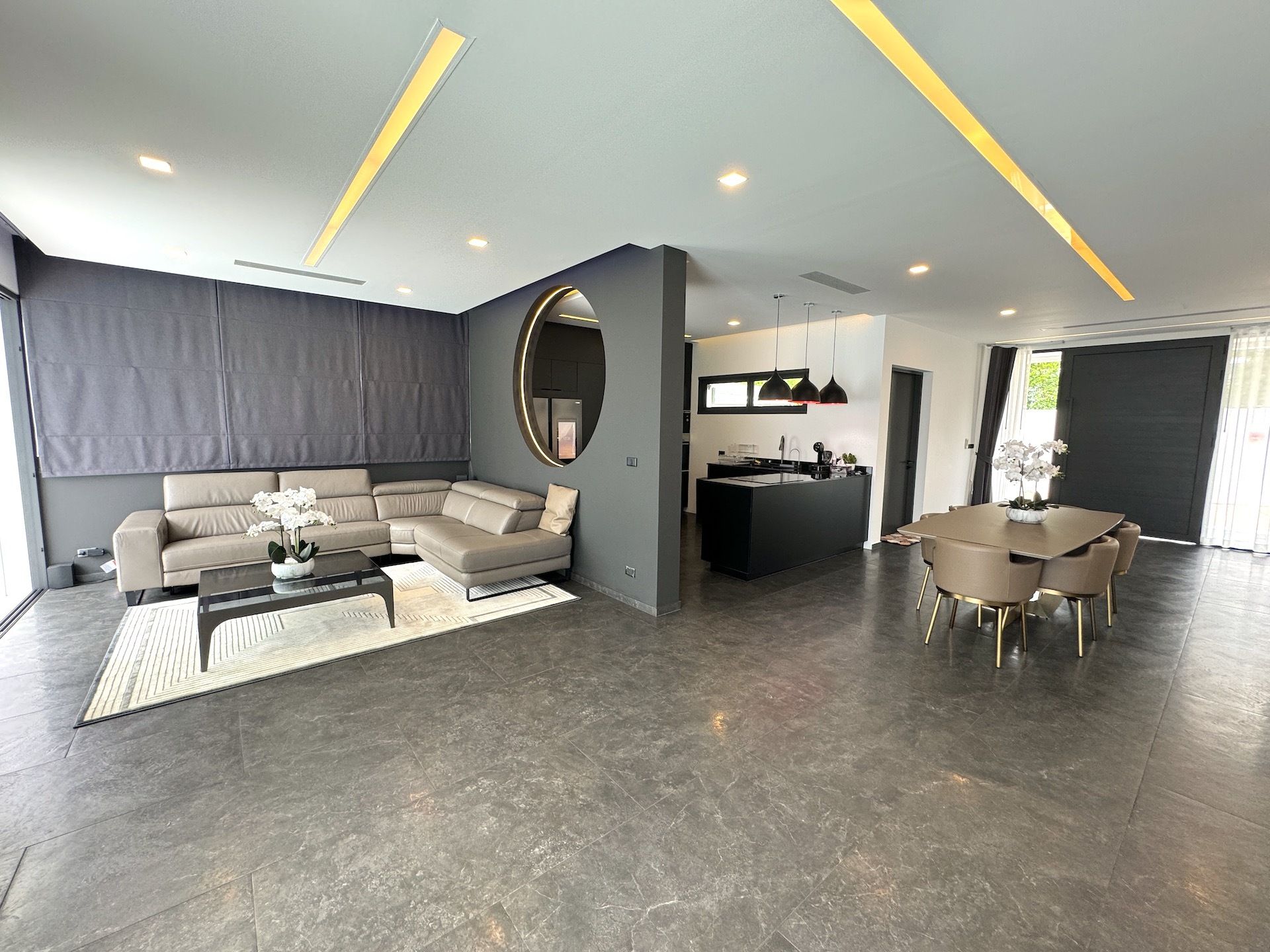 Contemporary 4-Bedroom Pool Villa Near Lamai