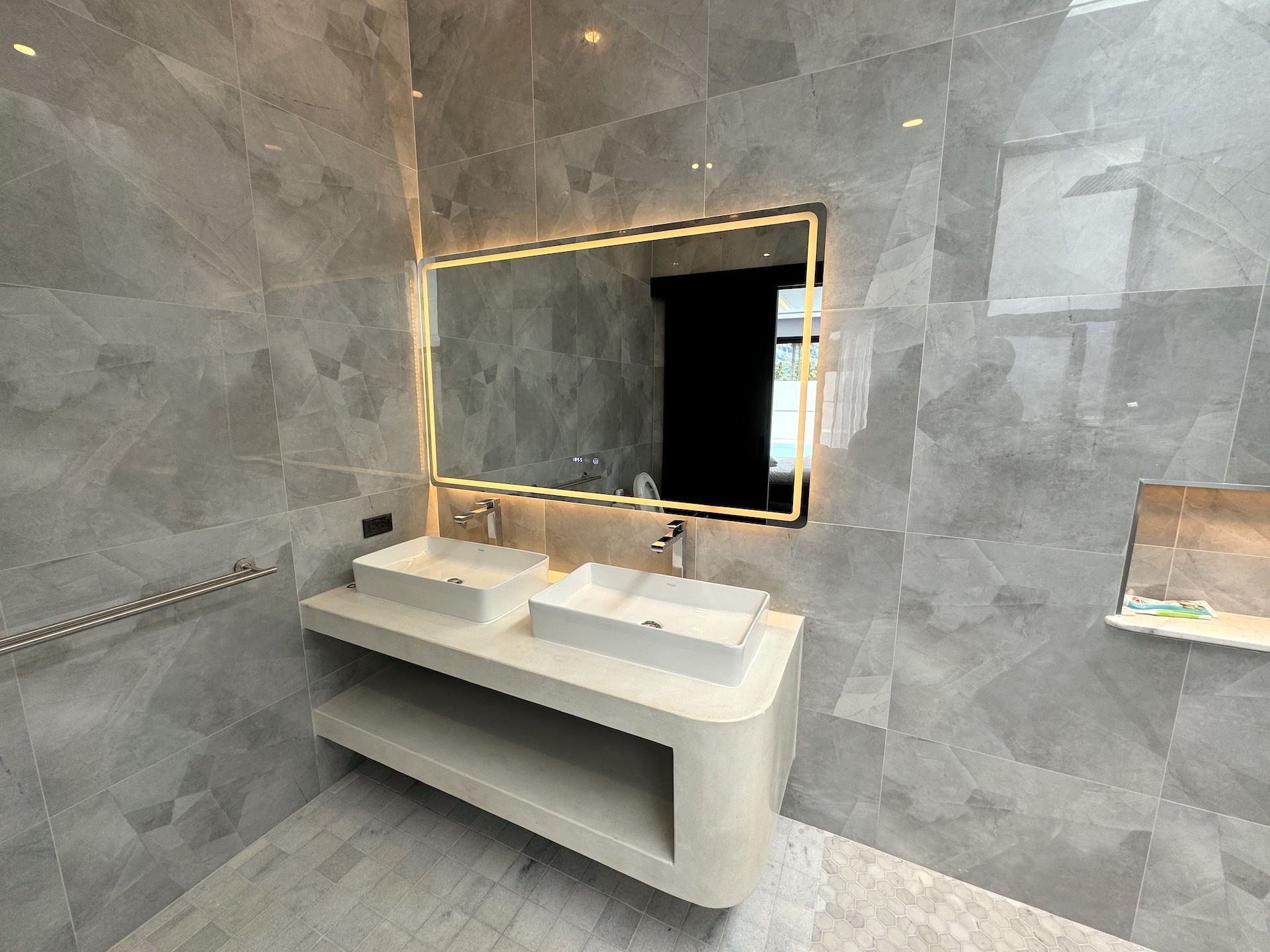 Contemporary 4-Bedroom Pool Villa Near Lamai