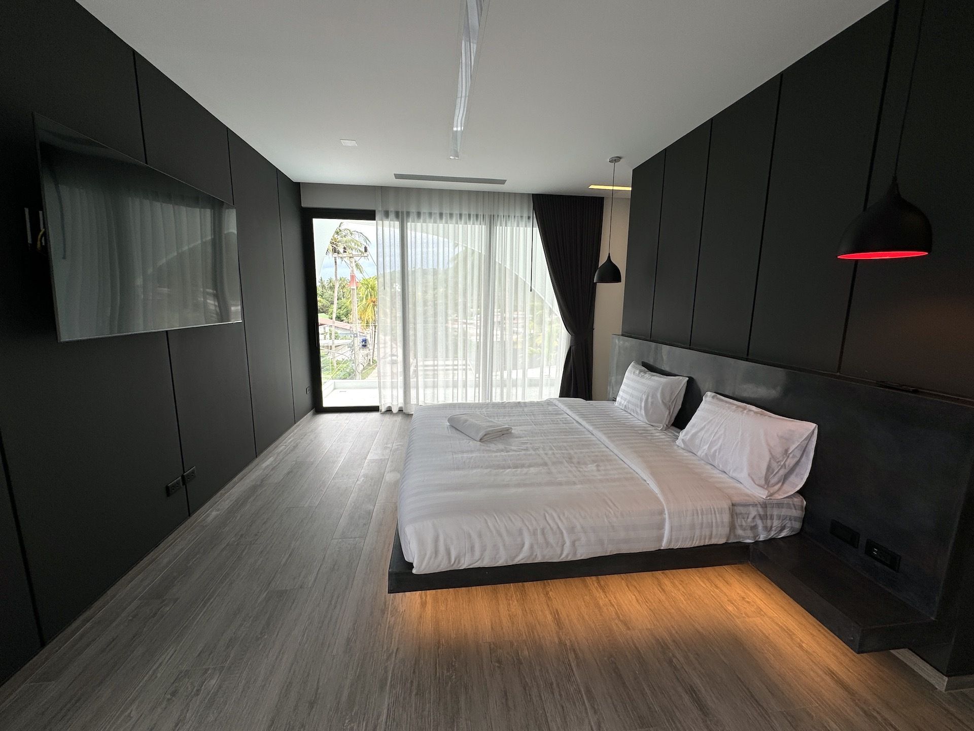 Contemporary 4-Bedroom Pool Villa Near Lamai