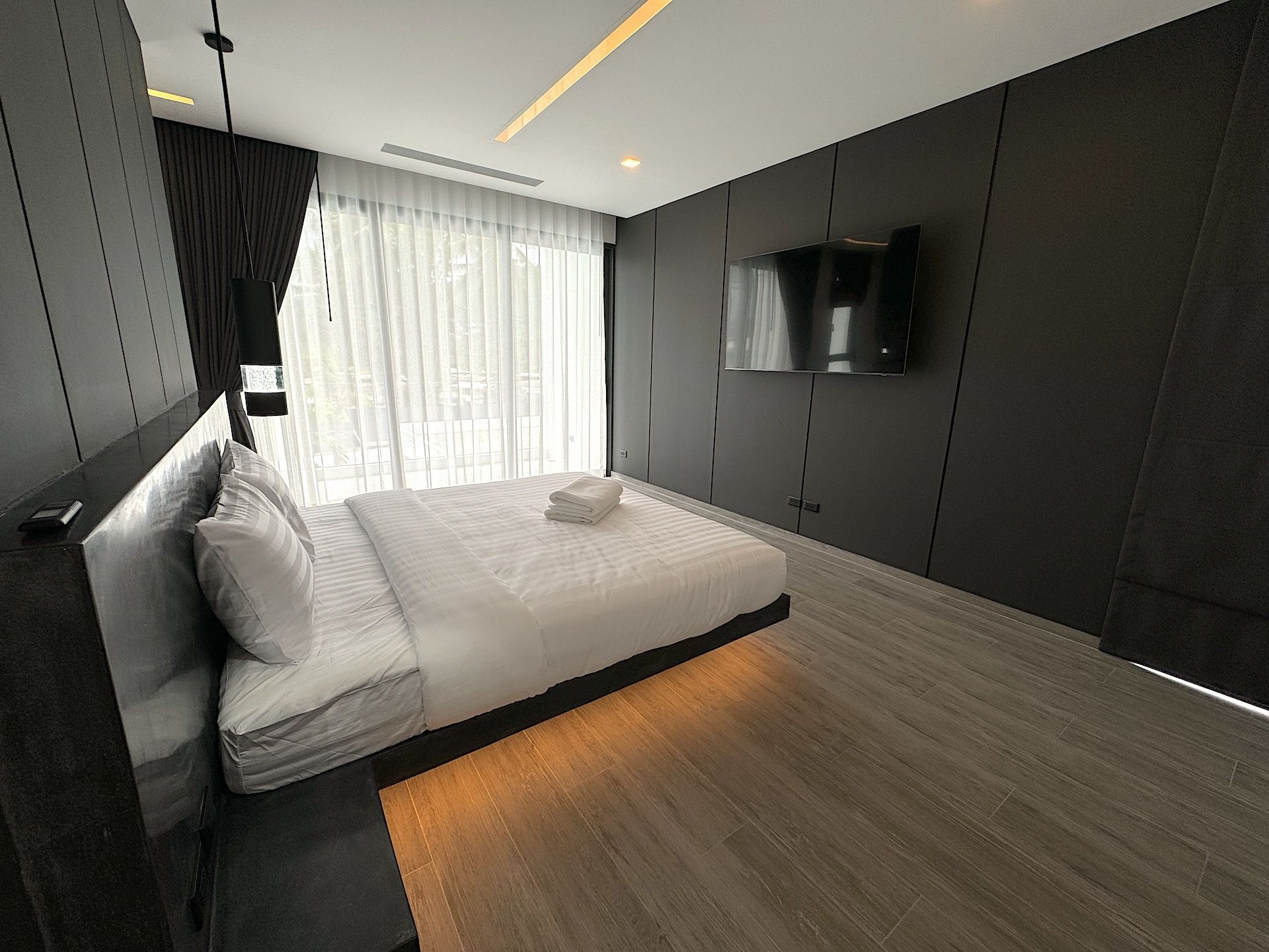 Contemporary 4-Bedroom Pool Villa Near Lamai