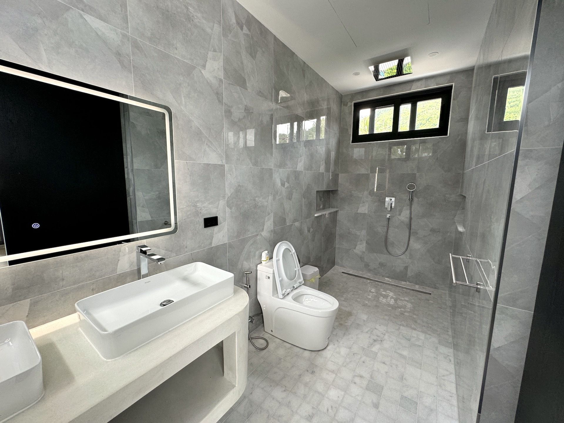 Contemporary 4-Bedroom Pool Villa Near Lamai