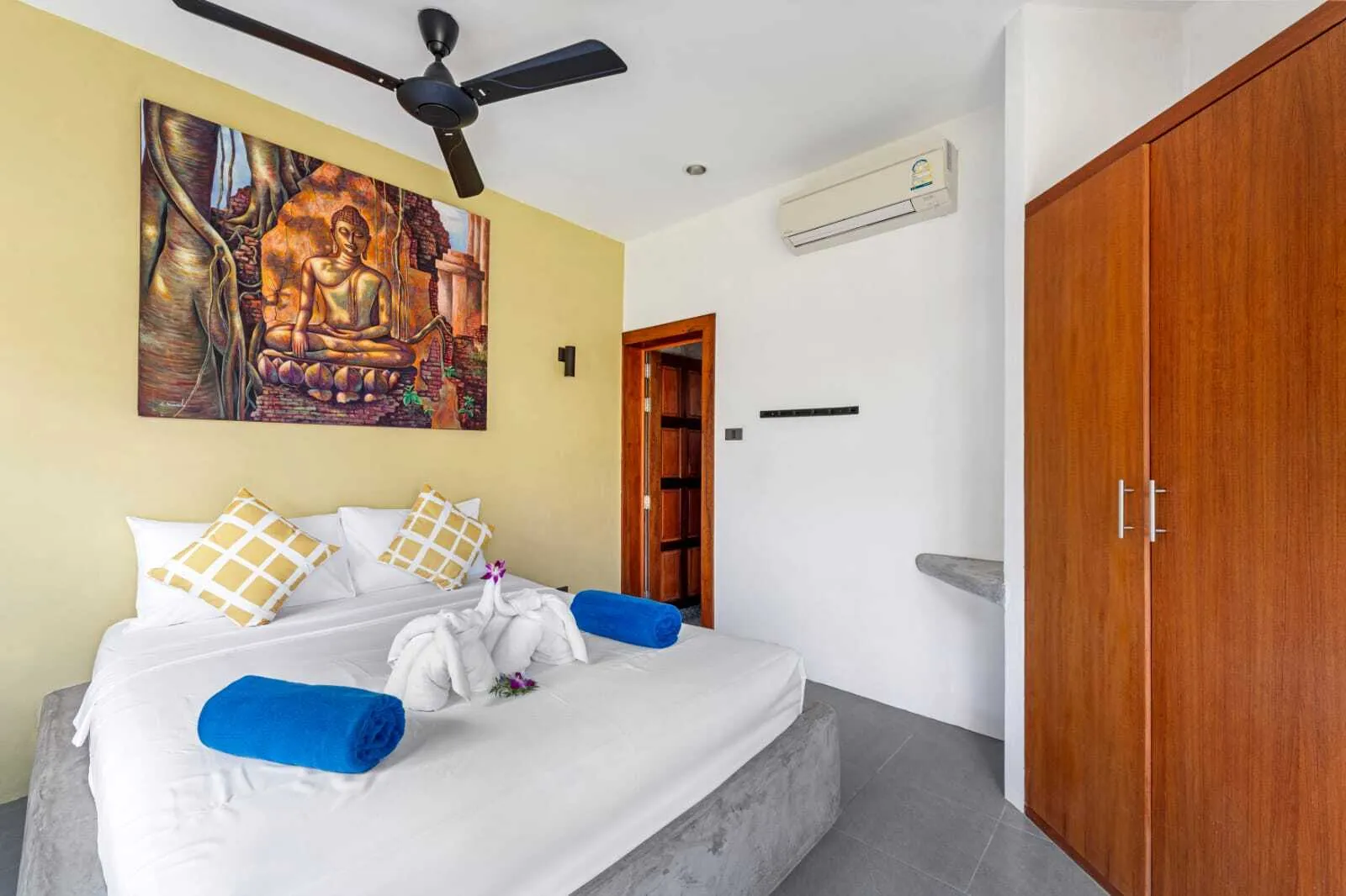 Expansive 7-Bedroom Sea View Villa in Bangrak