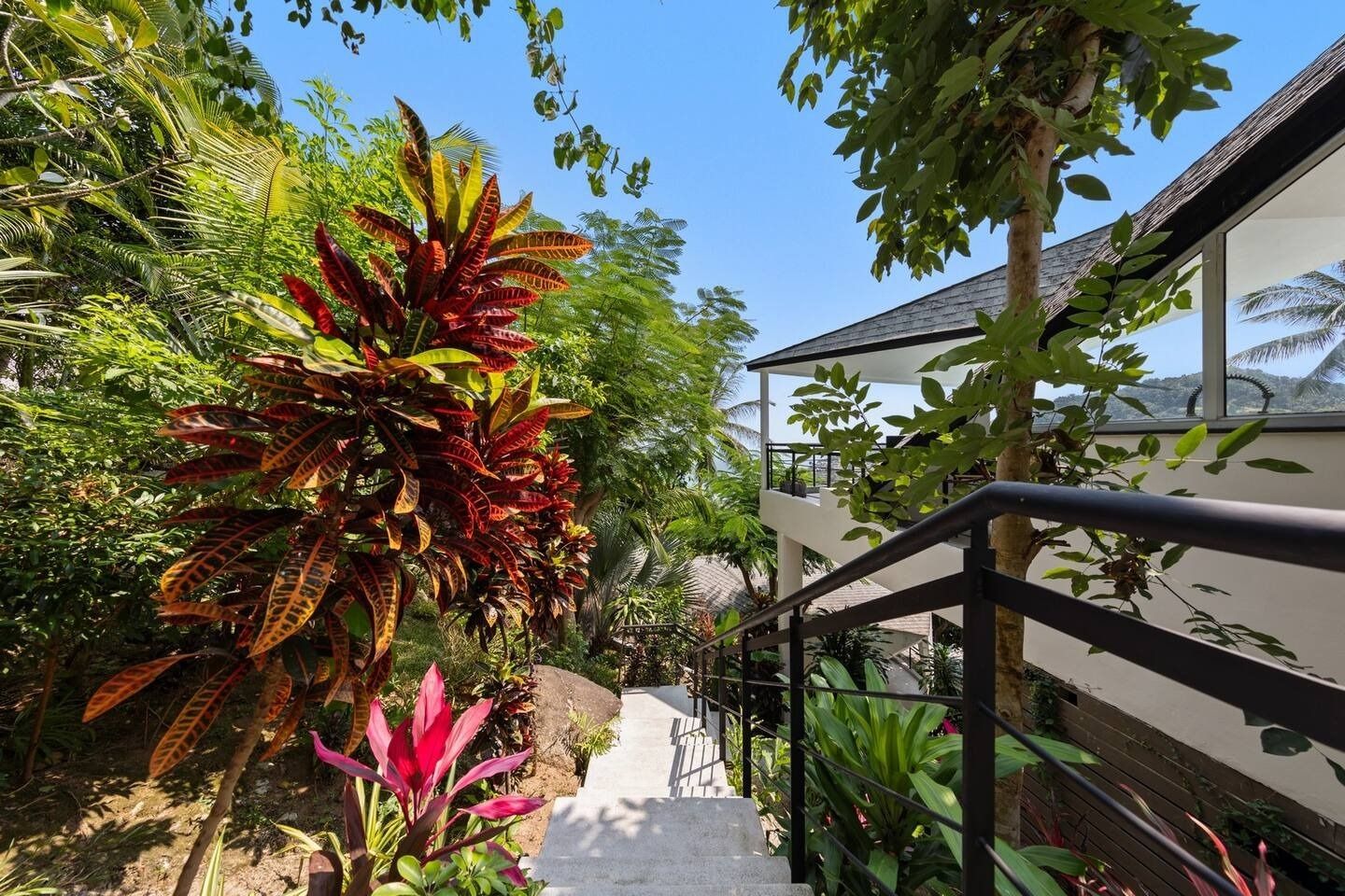 Architectural Masterpiece—11-Bedroom Panoramic Villa in Bo Phut