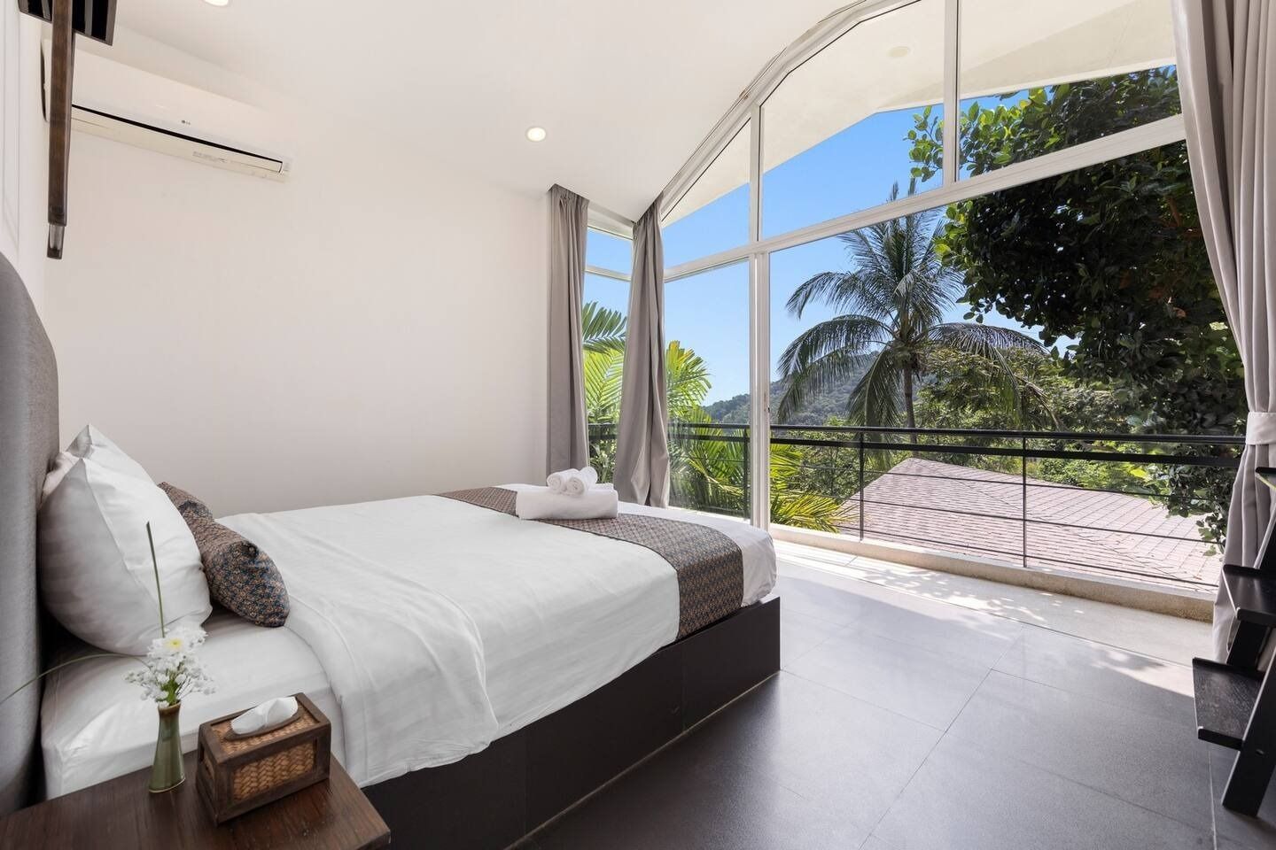 Architectural Masterpiece—11-Bedroom Panoramic Villa in Bo Phut
