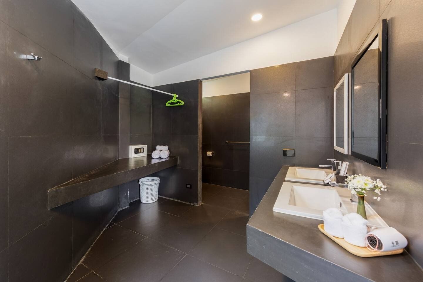 Architectural Masterpiece—11-Bedroom Panoramic Villa in Bo Phut