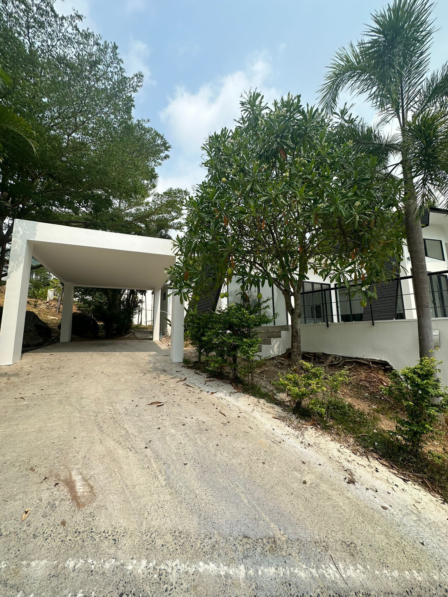 Modern 3-Bedroom Pool Villa in Chaweng Hills, Bophut