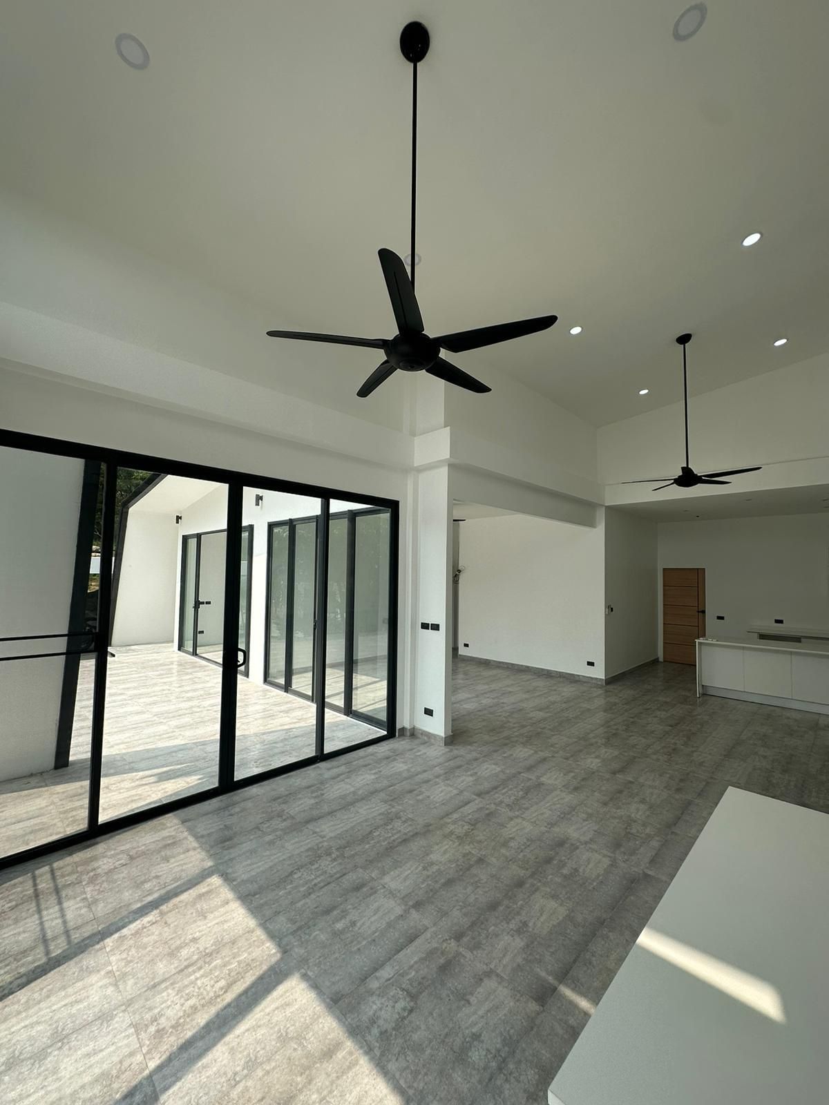 Modern 3-Bedroom Pool Villa in Chaweng Hills, Bophut