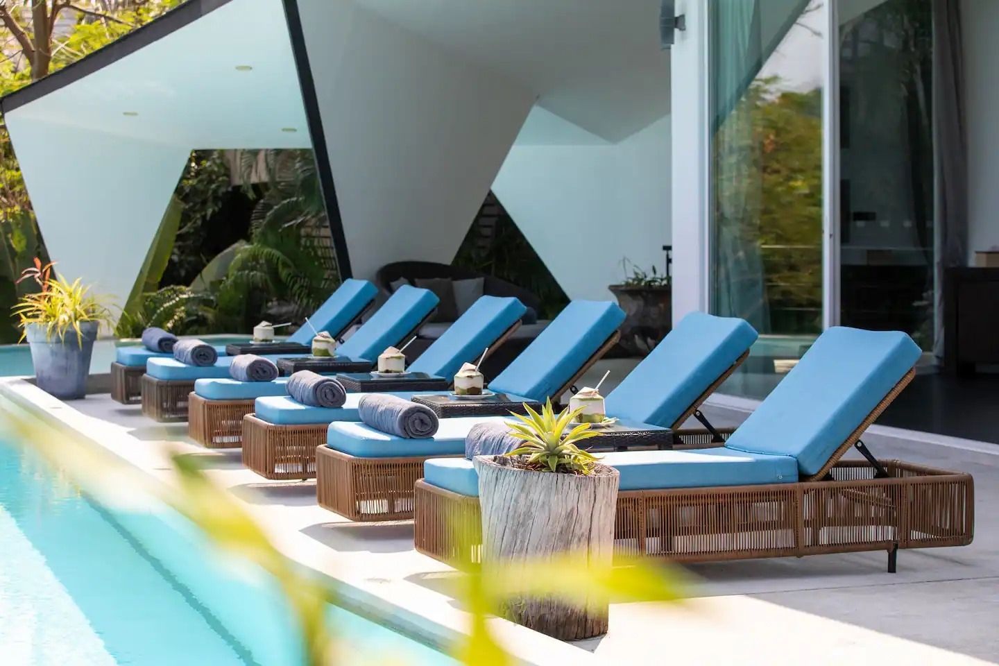 Luxury Koh Samui 11-Bedroom Villa: Prime Resort Investment Opportunity