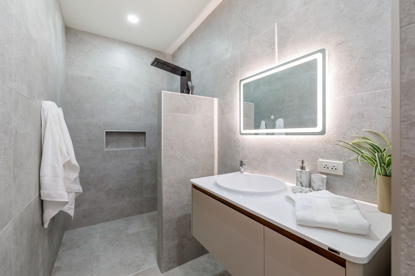 Modern 3-Bedroom Sea View Villa in Chaweng | 2024 New Build Investment