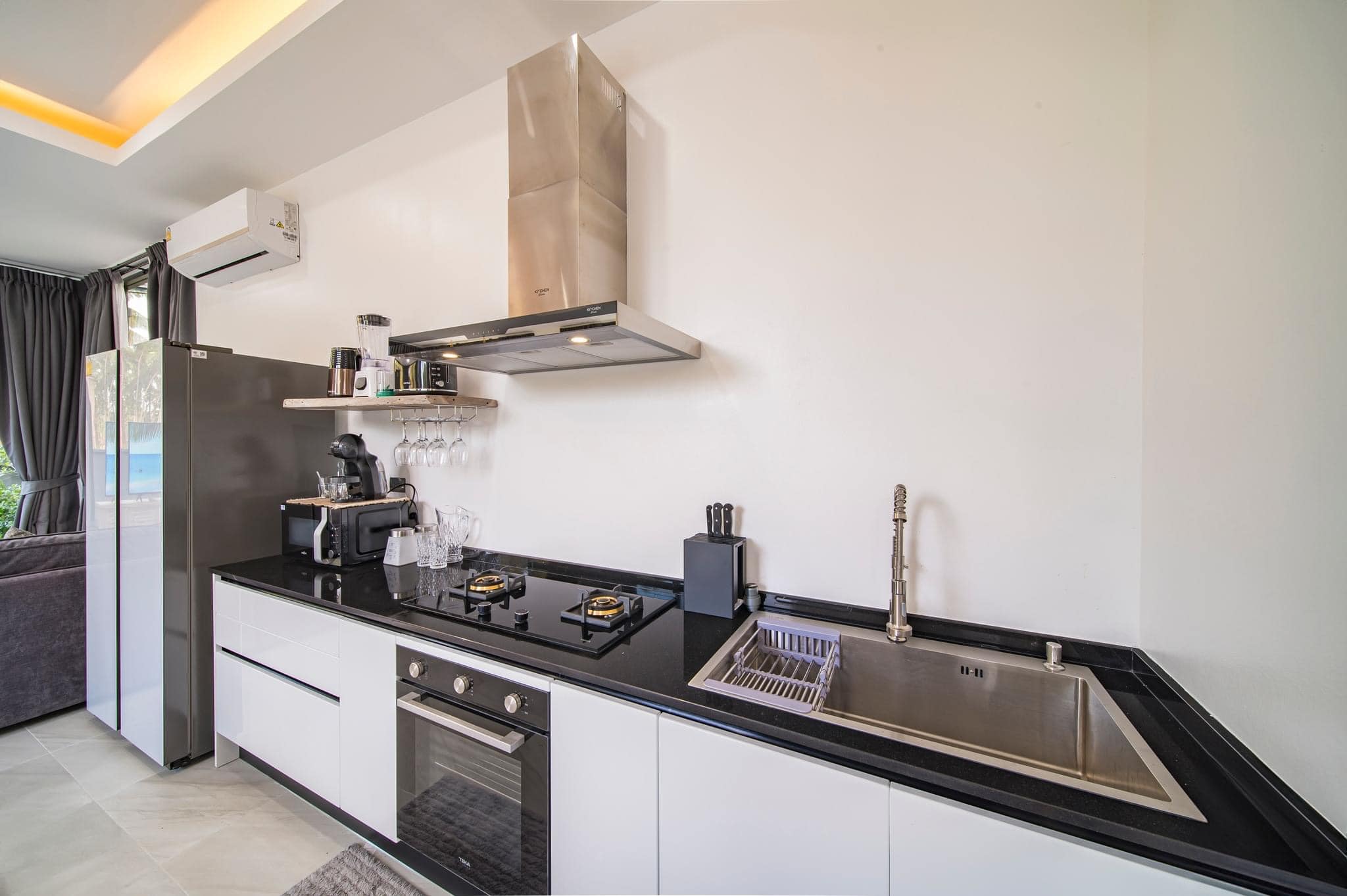 Stunning New 3BR Modern Pool Villa in Ban Tai – 300m Walk to Beach