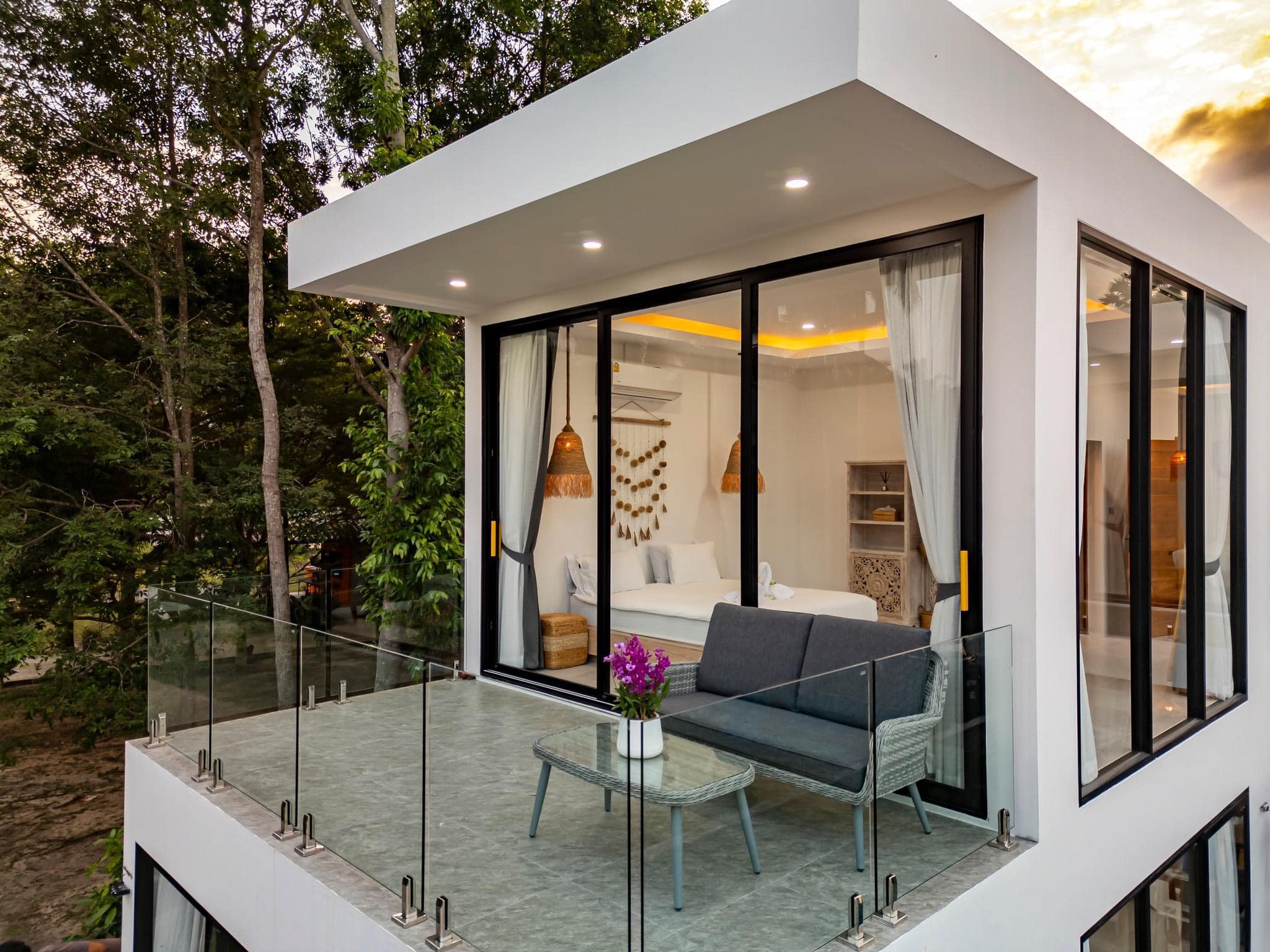 Stunning New 3BR Modern Pool Villa in Ban Tai – 300m Walk to Beach
