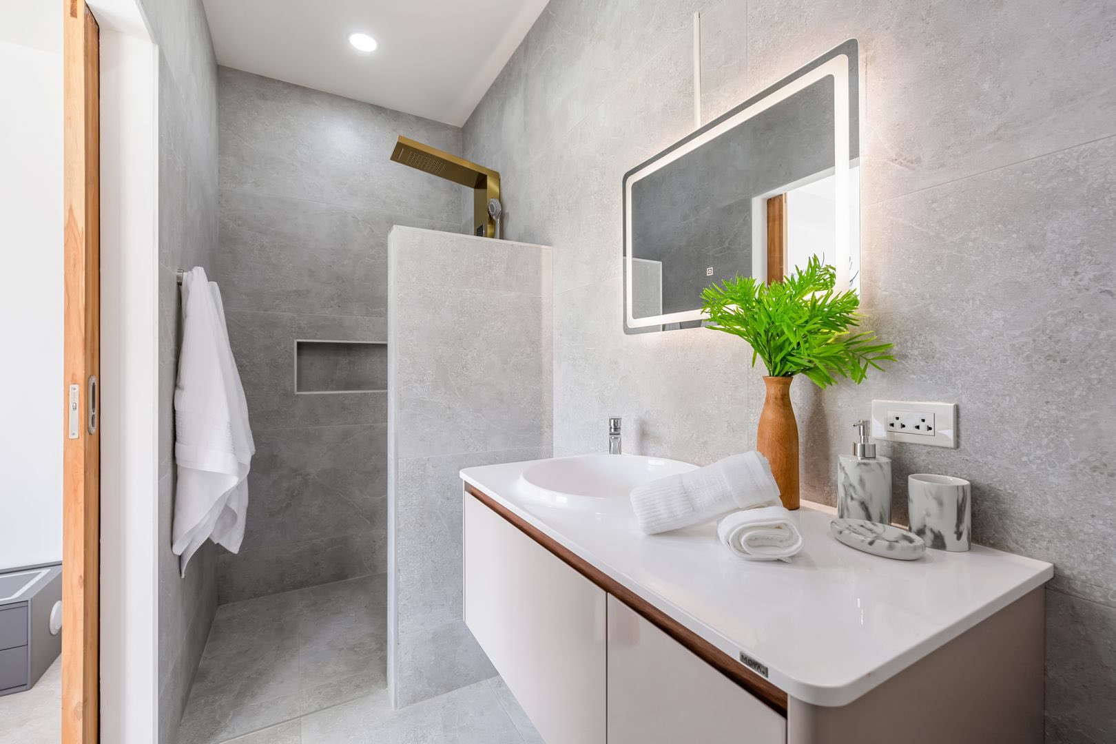 Modern 3-Bedroom Sea View Villa in Chaweng | 2024 New Build Investment